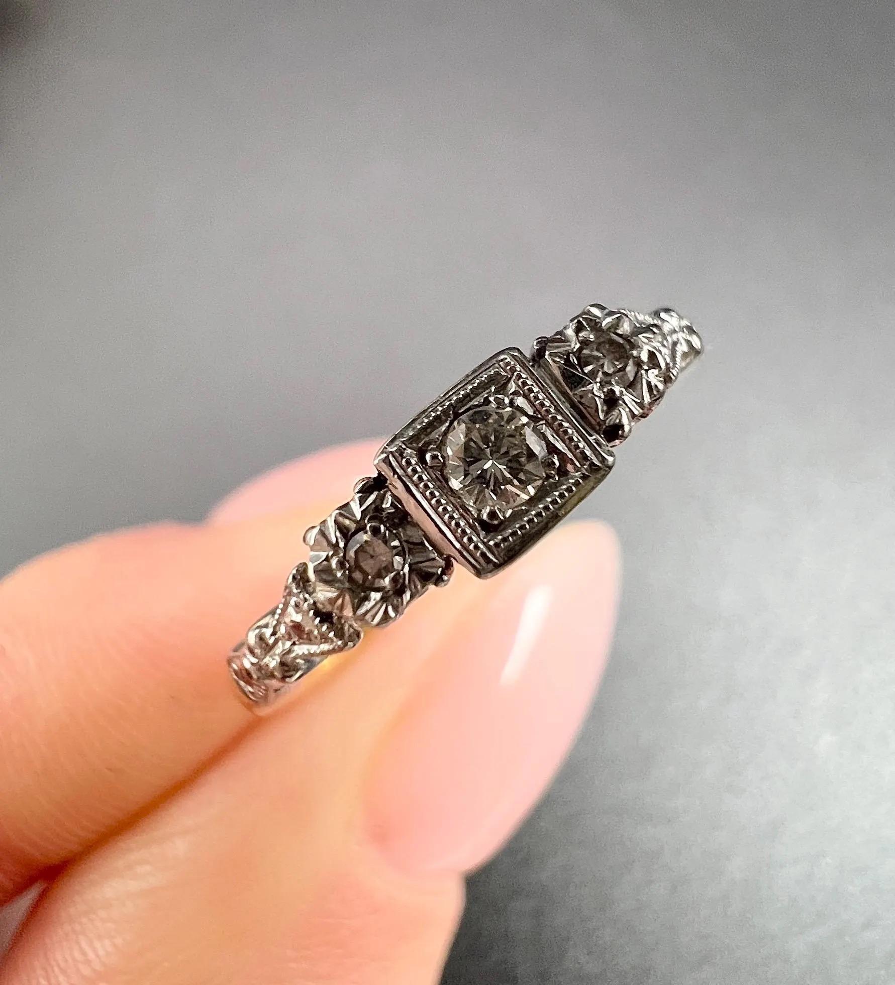 Vintage 18ct Gold & Platinum, 1930s Square Set Diamond Trilogy Illusion Ring 1