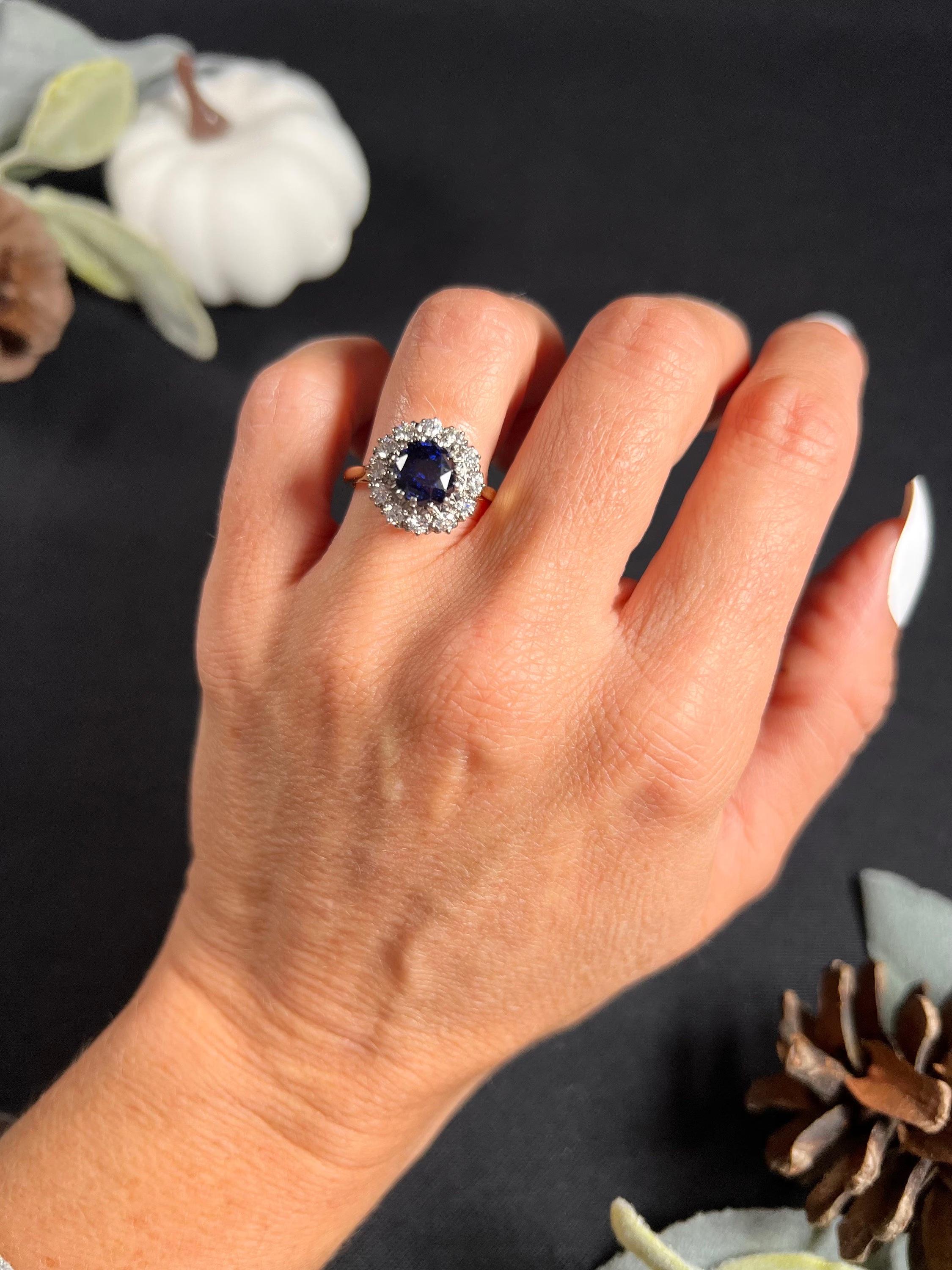 Vintage 18ct Gold & Platinum 1960’s Sapphire Diamond Round Cluster Ring For Sale 2