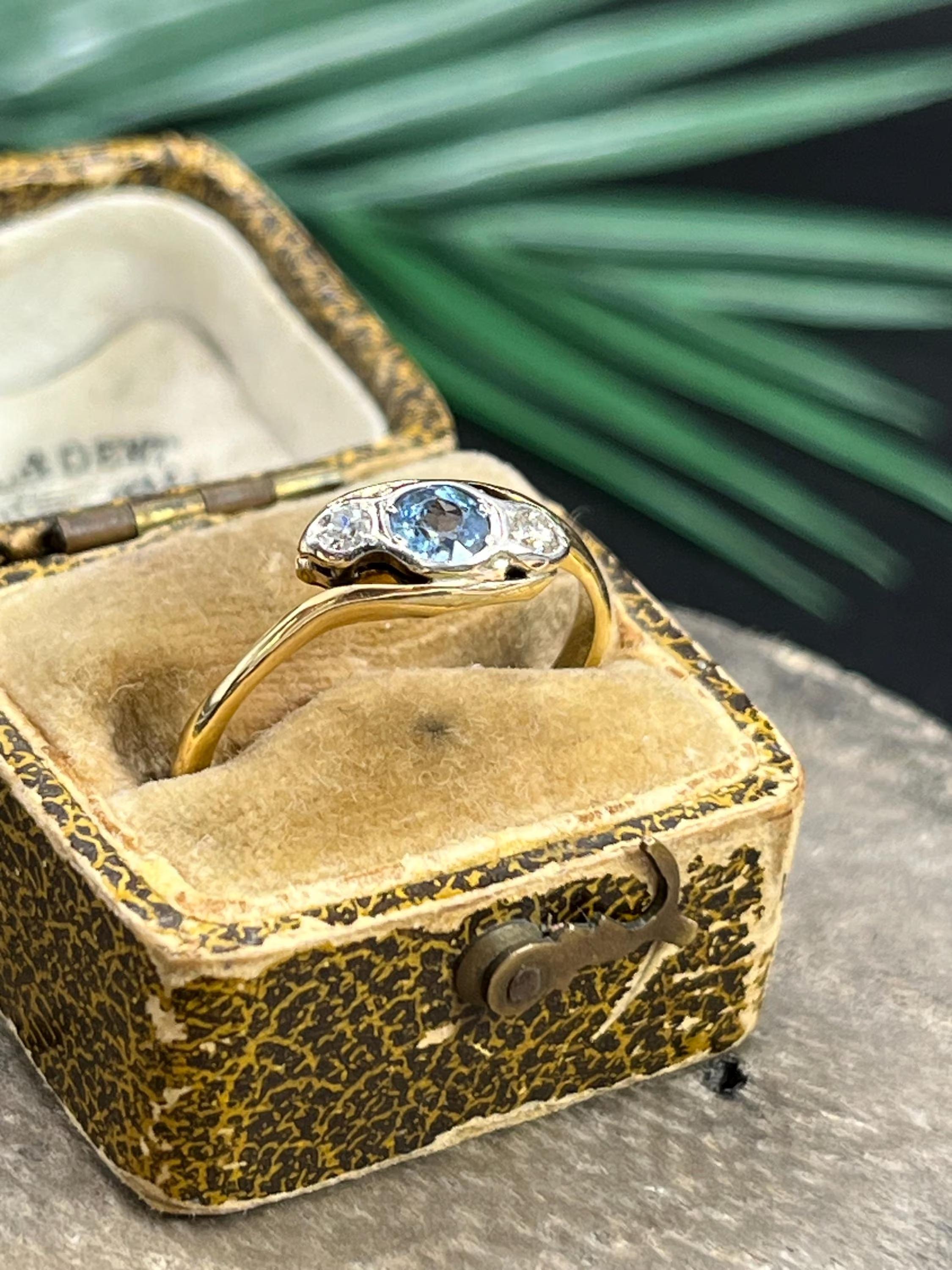 Vintage 18ct Gold & Platin Saphir & Diamant Crossover Ring (Rundschliff) im Angebot