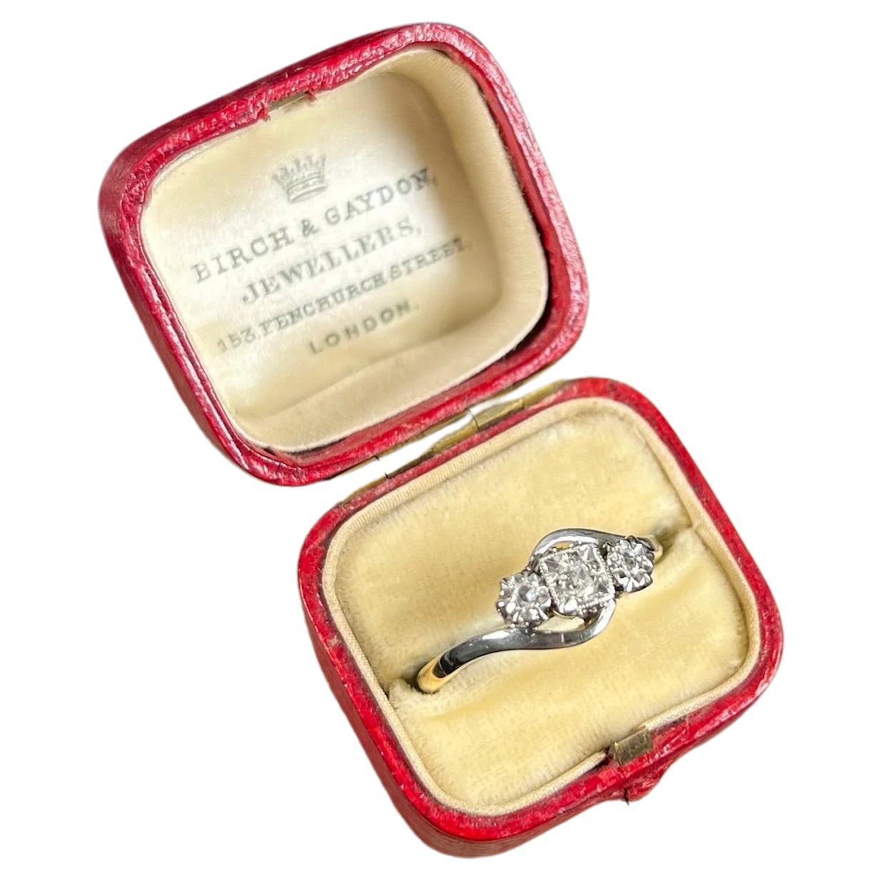 Vintage 18ct Gold & Platinum Stamped, 1930s Diamond Three Stone Illusion Ring For Sale