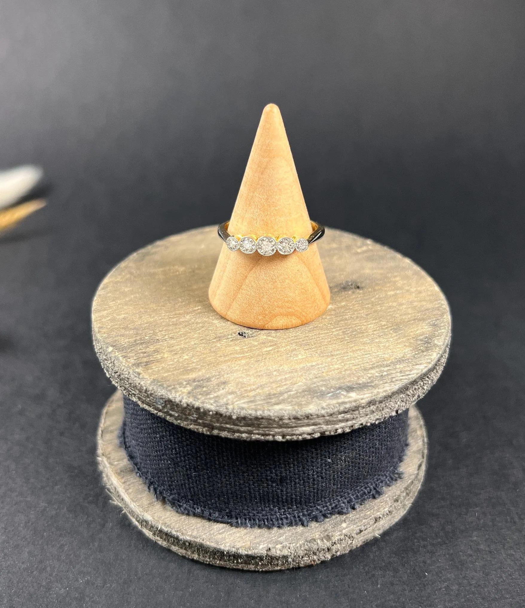 Brilliant Cut Vintage 18ct Gold & Platinum Stamped, 1980s 5 Stone Diamond Ring For Sale