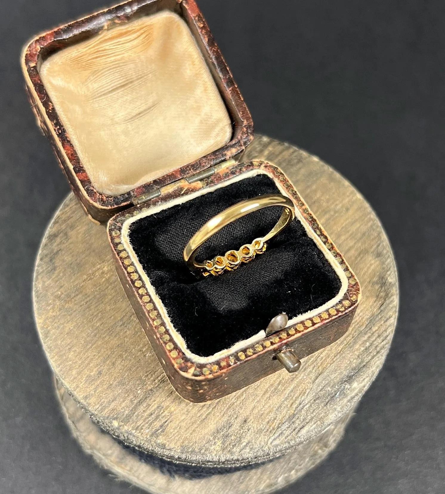 Vintage 18ct Gold & Platinum Stamped, 1980s 5 Stone Diamond Ring For Sale 2