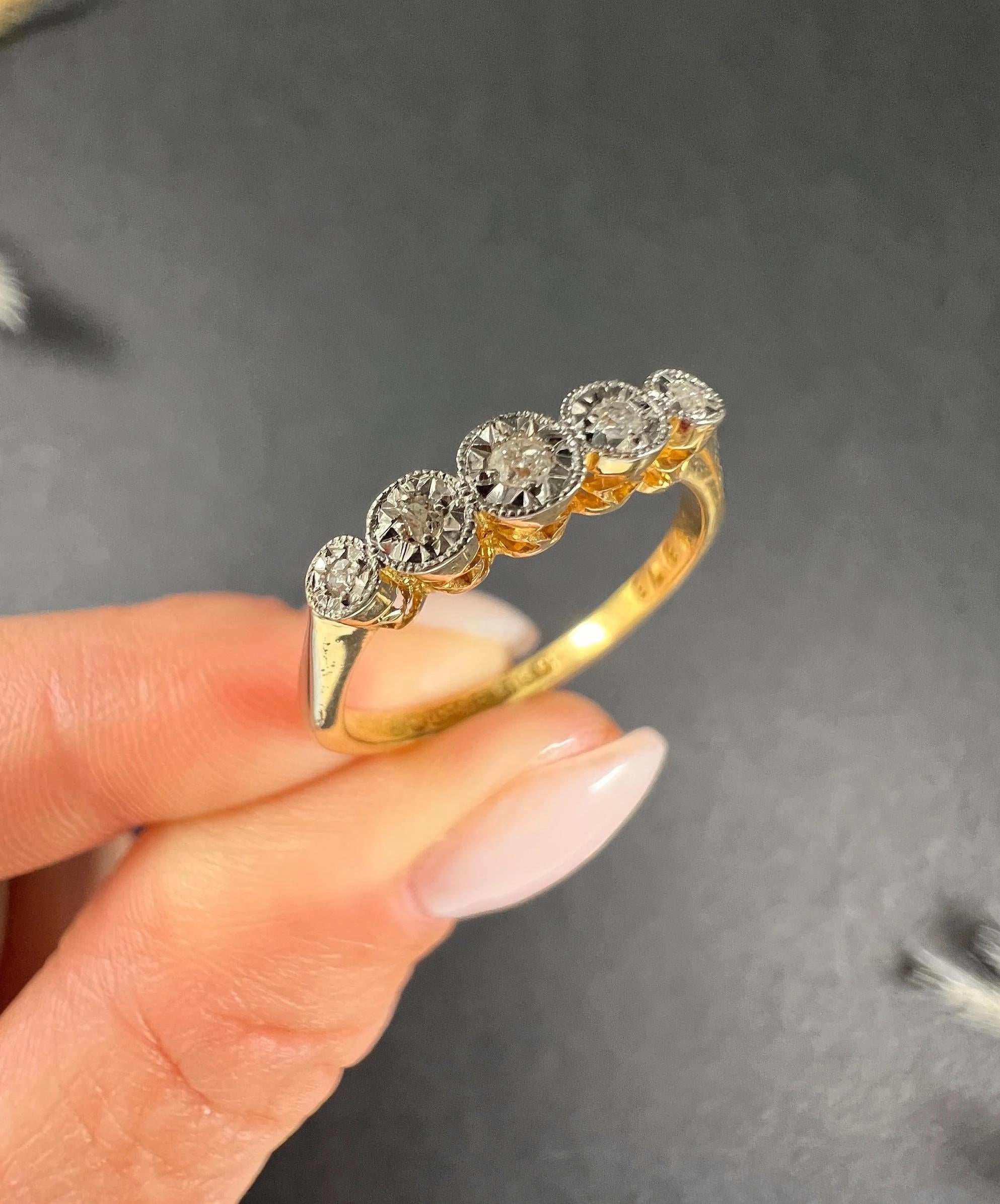 Vintage 18ct Gold & Platinum Stamped, 1980s 5 Stone Diamond Ring For Sale 3