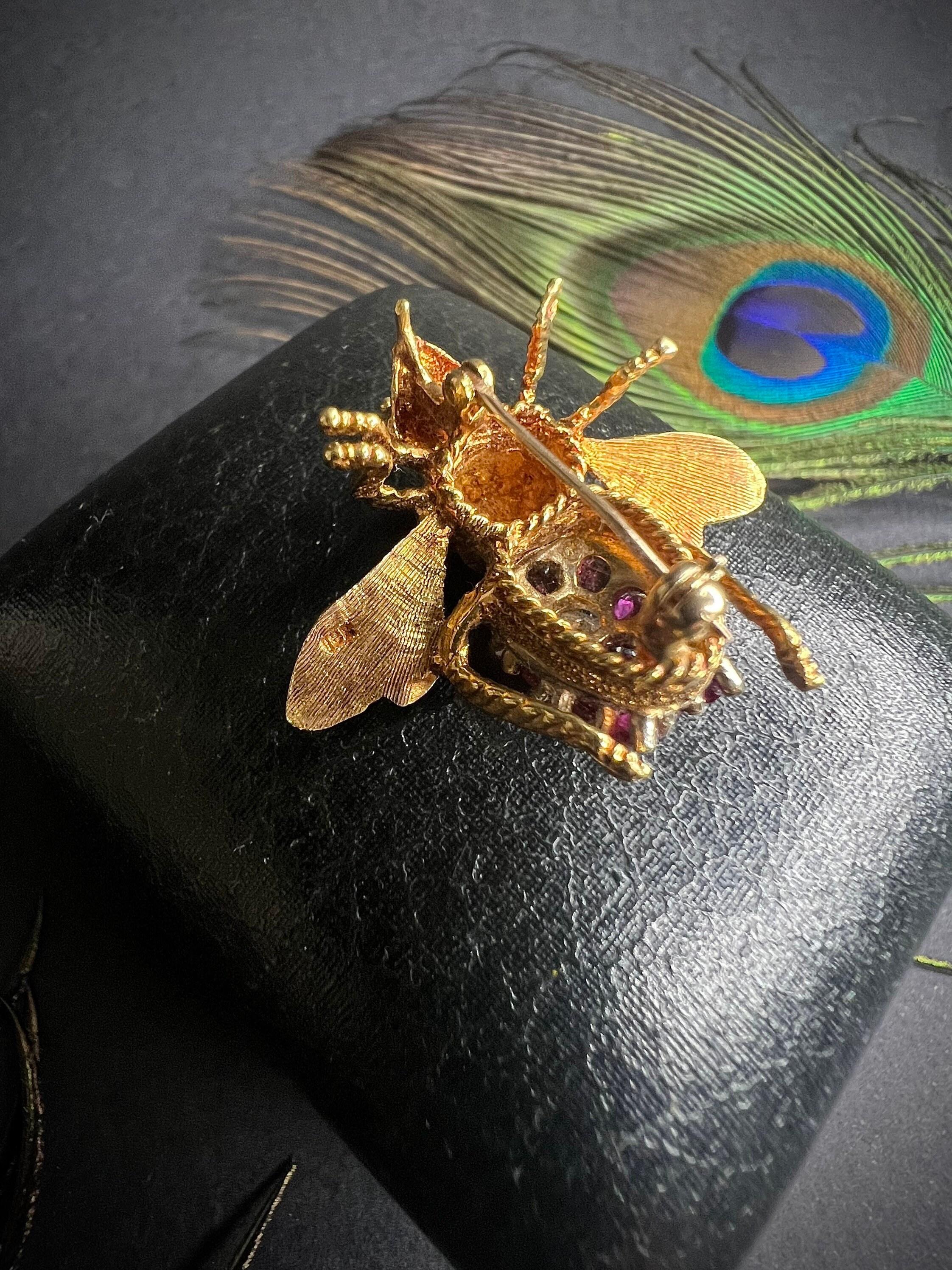 Vintage 18ct Gold Ruby & Diamond Bumble Bee Brooch For Sale 5