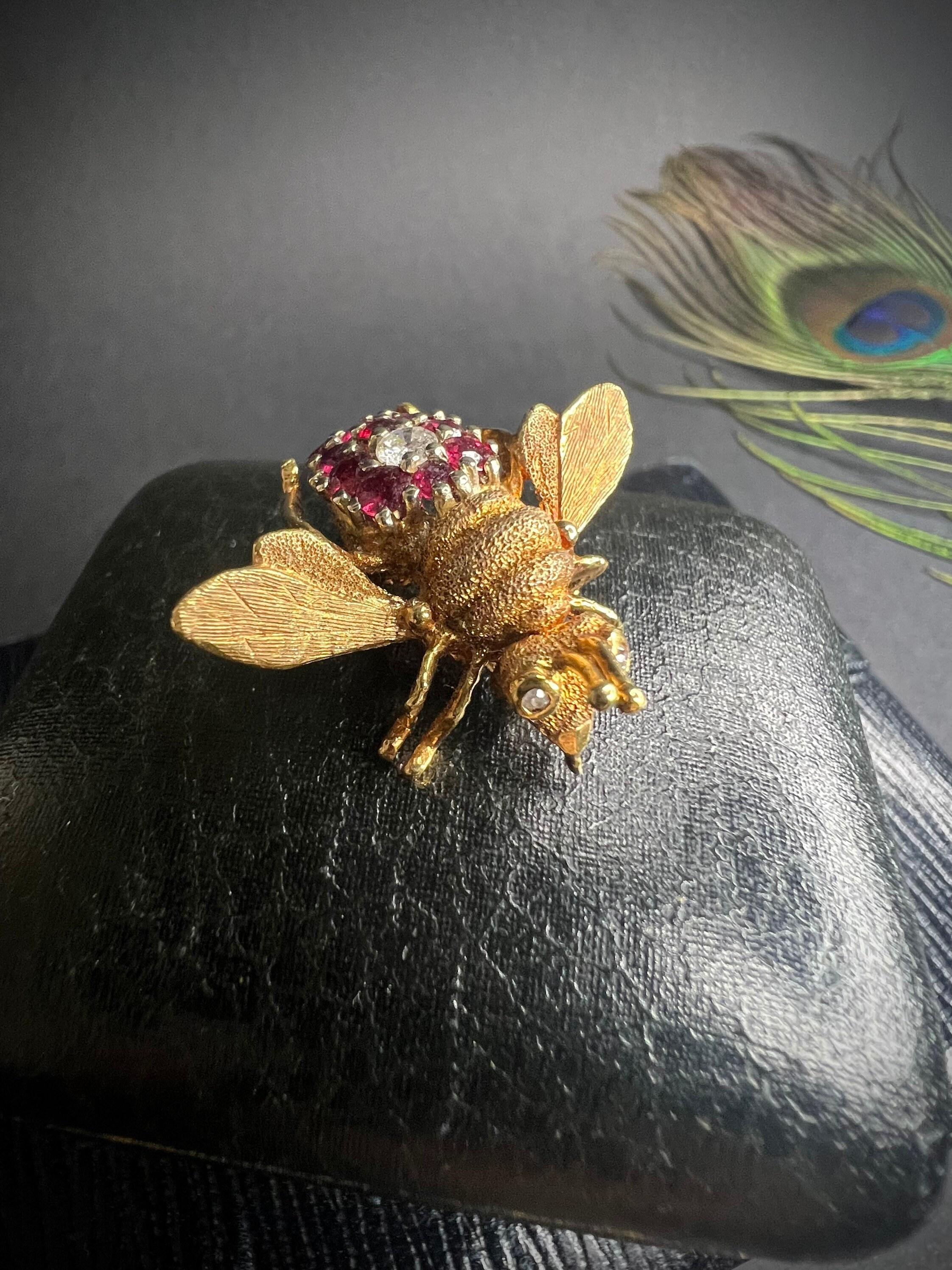 Vintage 18ct Gold Ruby & Diamond Bumble Bee Brooch For Sale 3