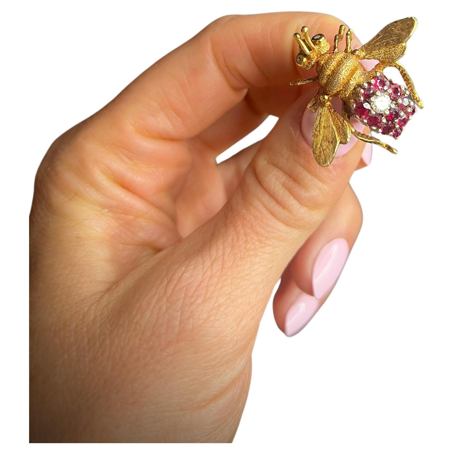 Vintage 18ct Gold Ruby & Diamond Bumble Bee Brooch For Sale