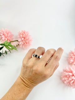 Vintage 18ct Gold Sapphire & Diamond Carved Ring