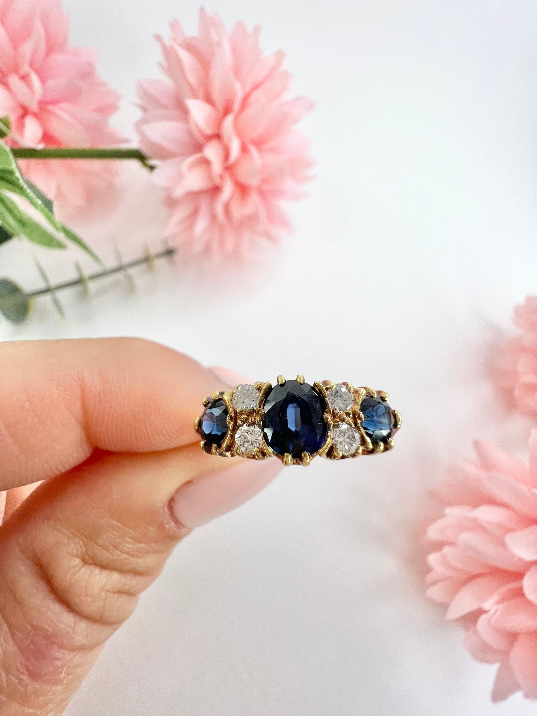 Women's or Men's Vintage 18ct Gold Sapphire & Diamond Carved Ring For Sale