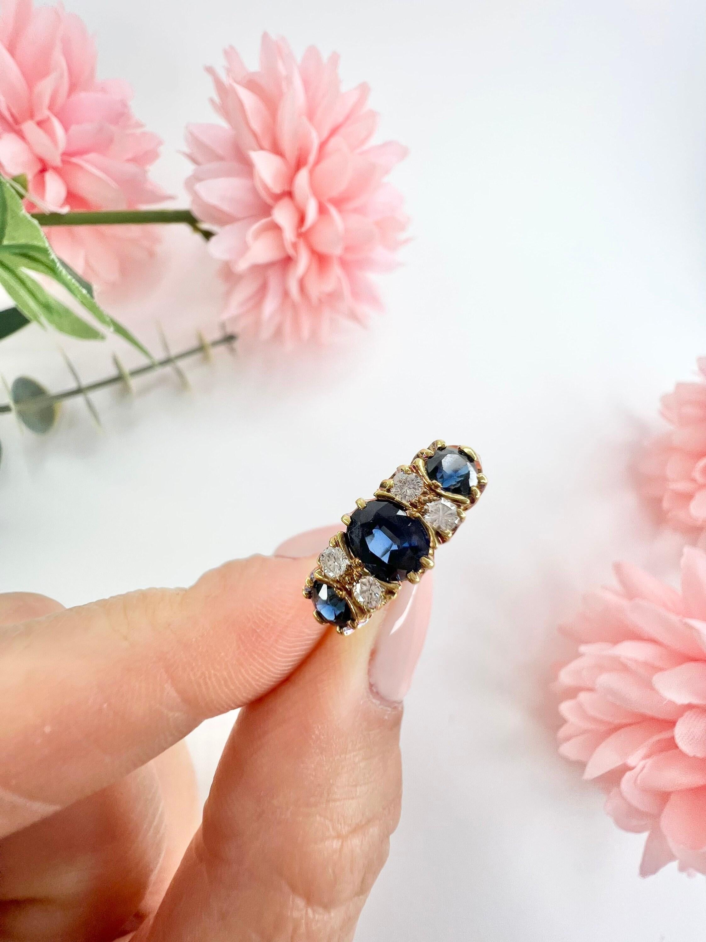 Vintage 18ct Gold Sapphire & Diamond Carved Ring For Sale 2