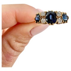 Retro 18ct Gold Sapphire & Diamond Carved Ring