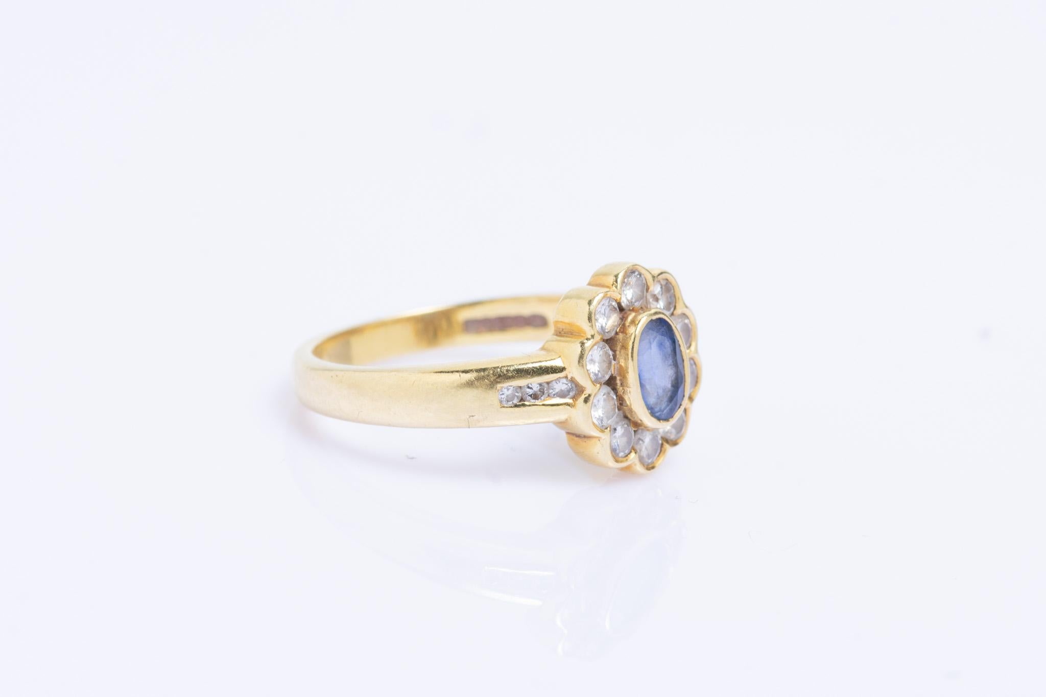 Vintage 18ct Gold Saphir & Diamant Cluster Ring im Zustand „Gut“ im Angebot in Portland, England