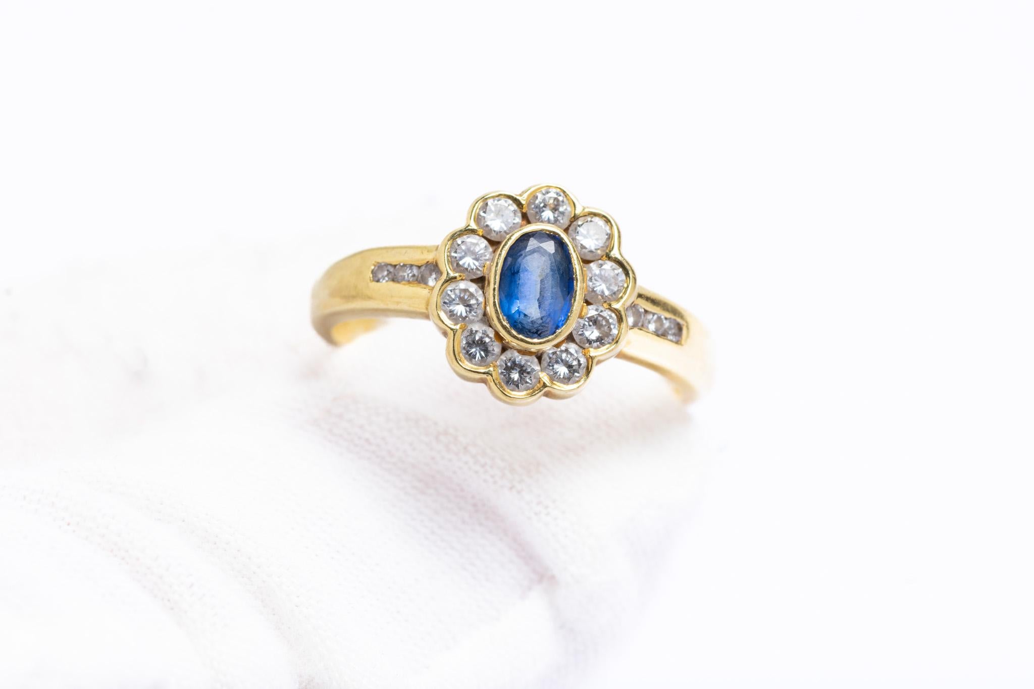 Vintage 18ct Gold Saphir & Diamant Cluster Ring im Angebot 1