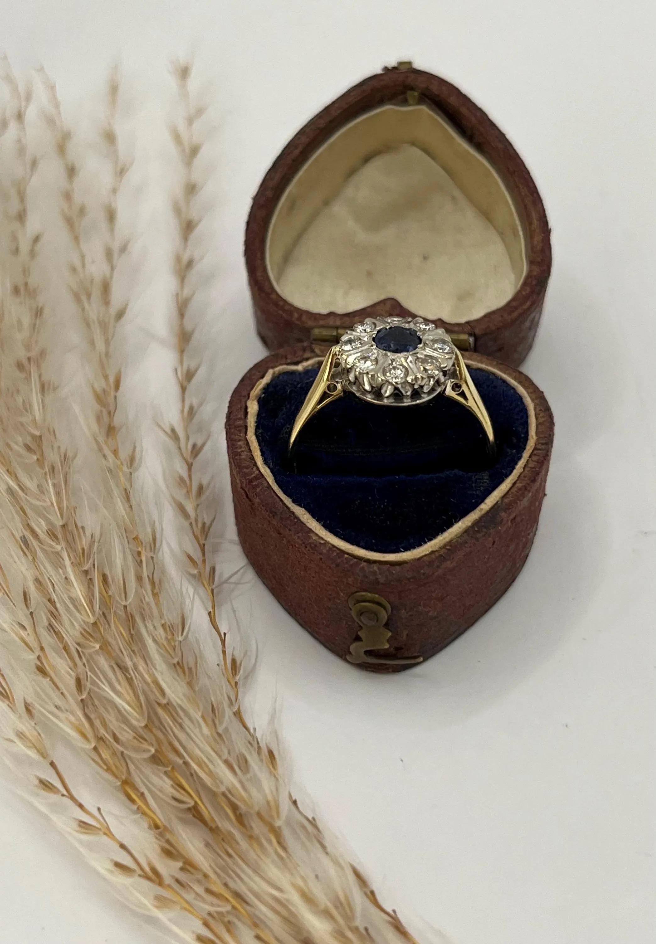 Vintage 18ct Gold, Saphir & Diamant-Cluster-Ring, gestempelt London 1976 im Zustand „Gut“ im Angebot in Brighton, GB