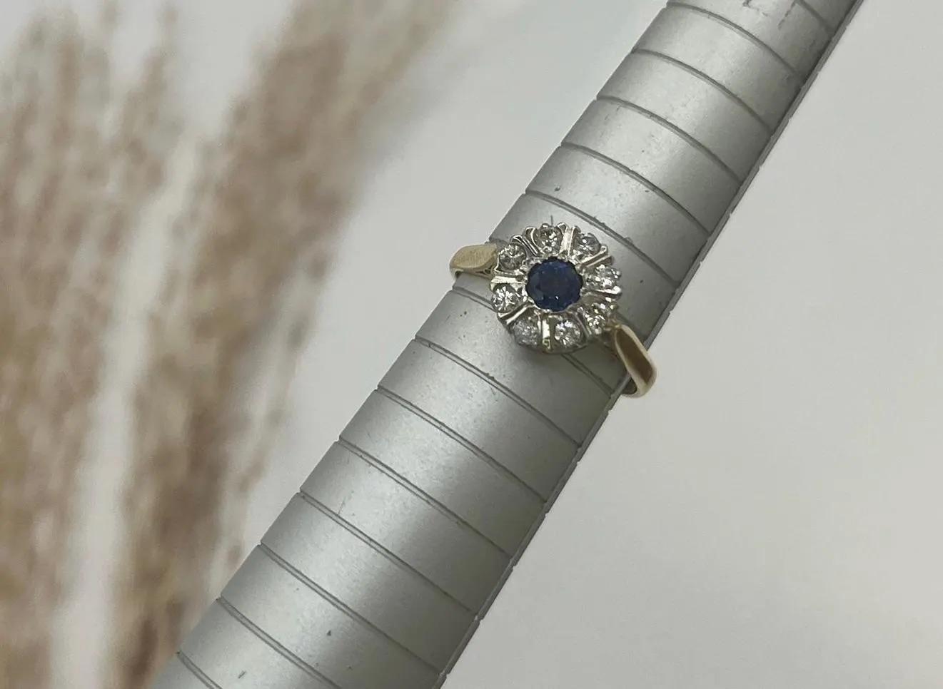 Vintage 18ct Gold, Saphir & Diamant-Cluster-Ring, gestempelt London 1976 für Damen oder Herren im Angebot