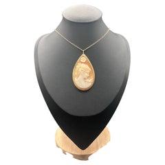 Cameo vintage de concha en oro de 18 quilates: colgante o broche con retrato de una mujer en forma de lágrima