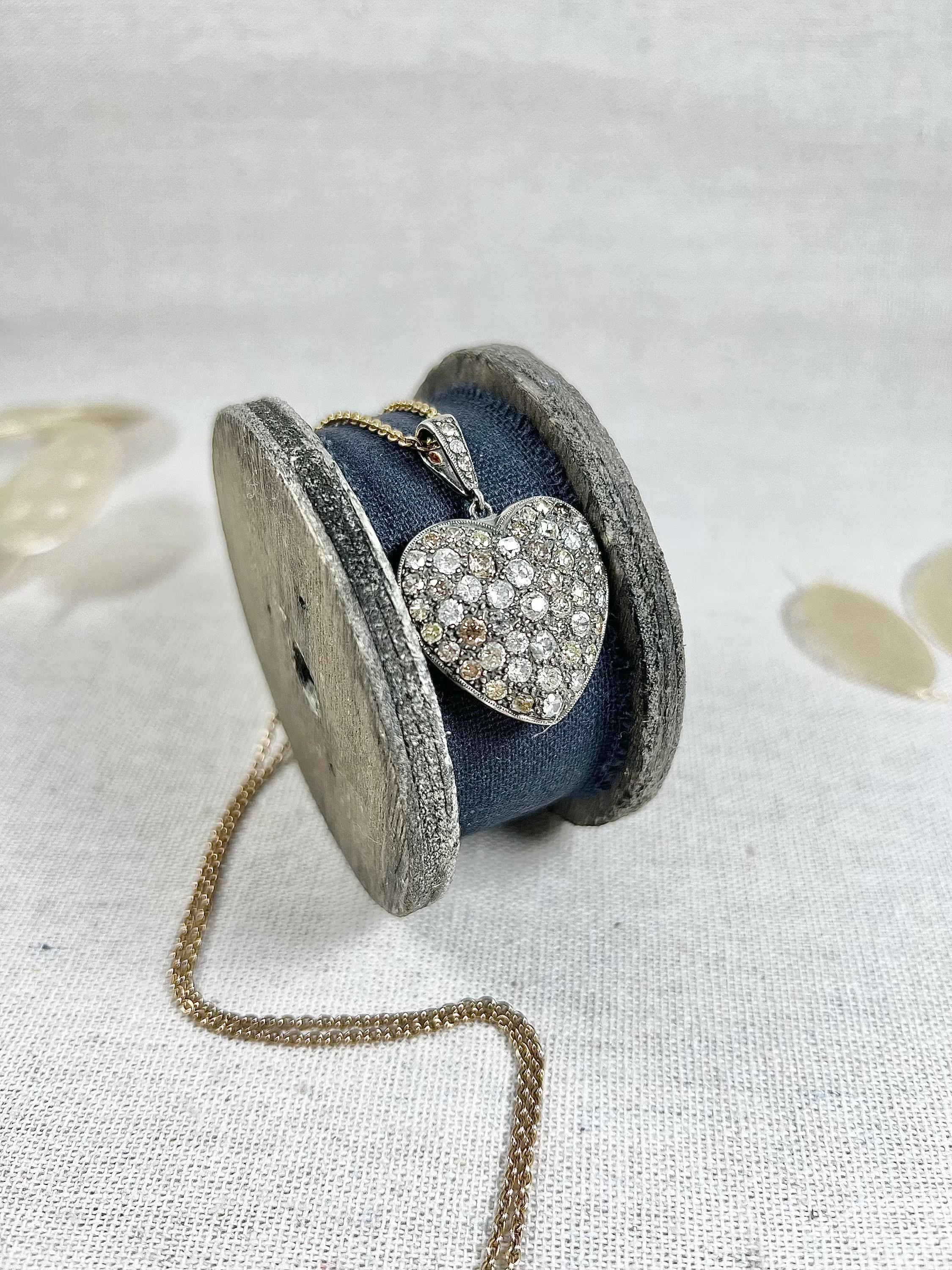 Pendentif cœur vintage en or et argent 18 carats serti de diamants anciens en vente 4