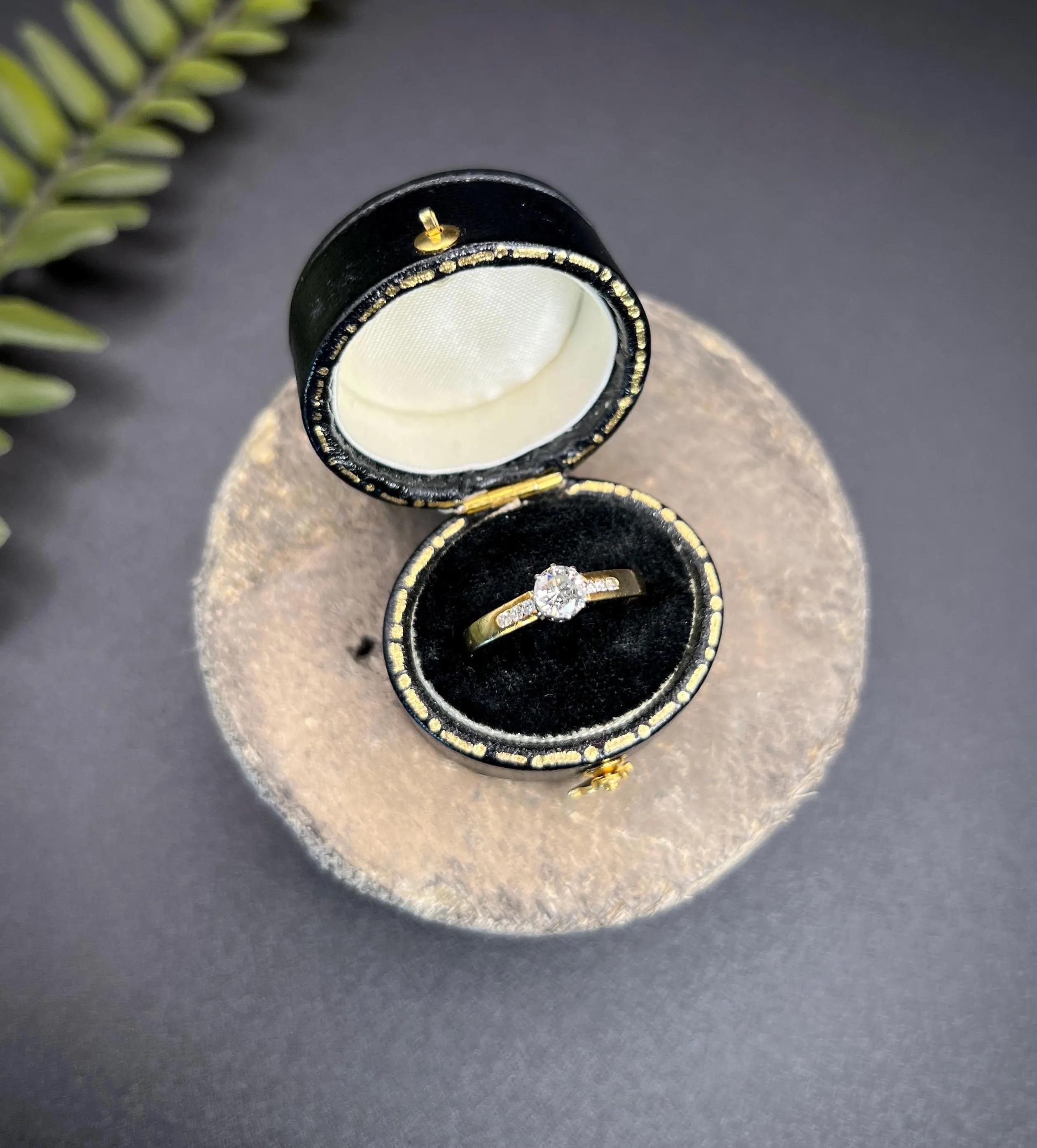 Brilliant Cut Vintage 18ct Gold, Single Stone Diamond Engagement Ring, Hallmarked London 1987 For Sale