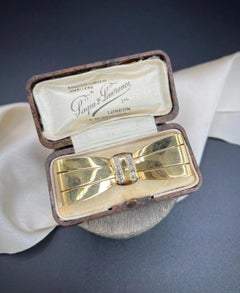 Vintage 18ct Gold Stamped, 1940s Bow Shaped Brooch with Cushion Cut Diamonds