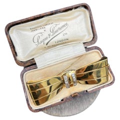 Vintage 18ct Gold Stamped, 1940s Bow Shaped Brooch with Cushion Cut Diamonds