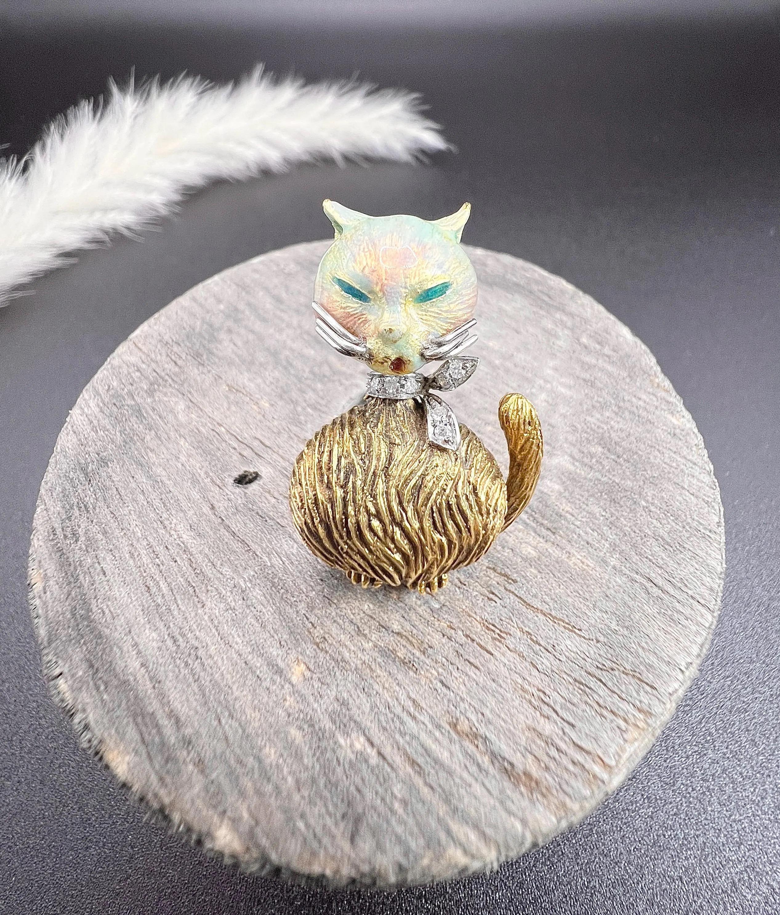 Vintage 18ct Gold Stamped, 1960s Enamel Cat Brooch with Natural Diamond Collar For Sale 5