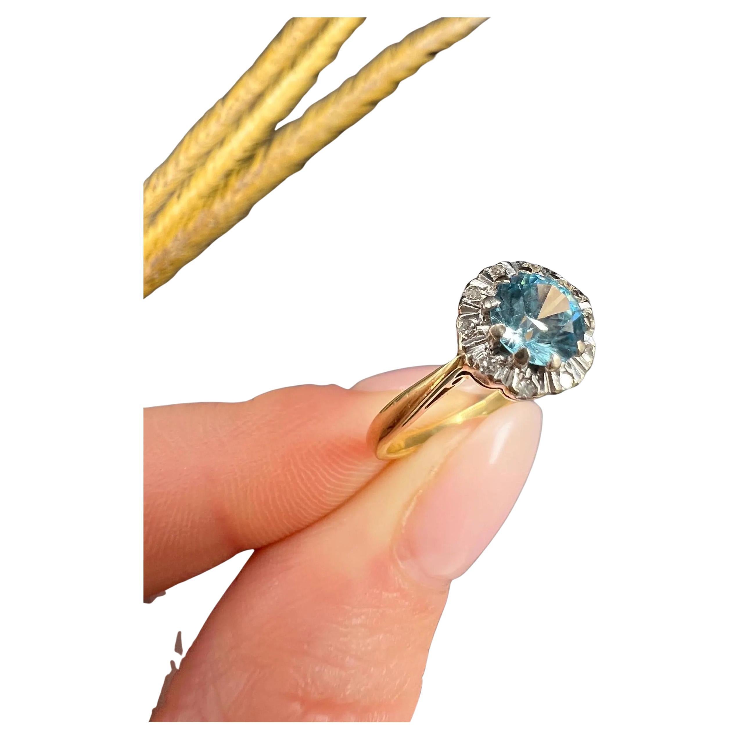 Vintage 18ct Gold Stamped, 1960s Zircon & Diamond Cluster Ring