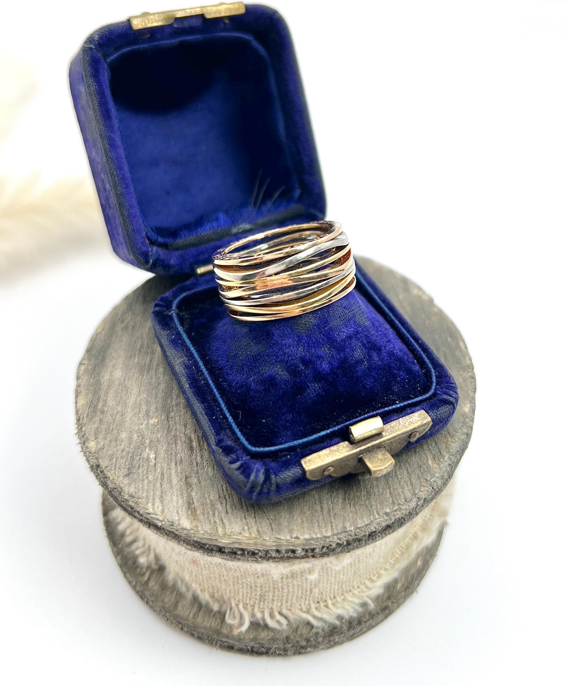 Vintage 18ct Gold Stamped, Omega Ladymatic Three Colour Gold Ripple Band Ring For Sale 7
