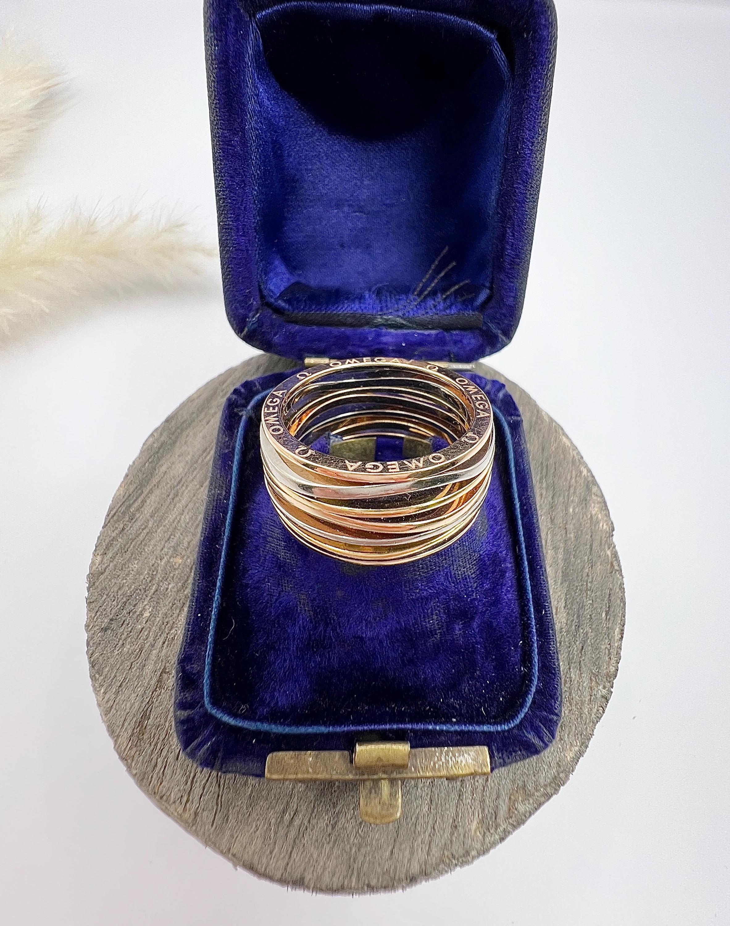Vintage 18ct Gold Stamped, Omega Ladymatic Three Colour Gold Ripple Band Ring For Sale 3