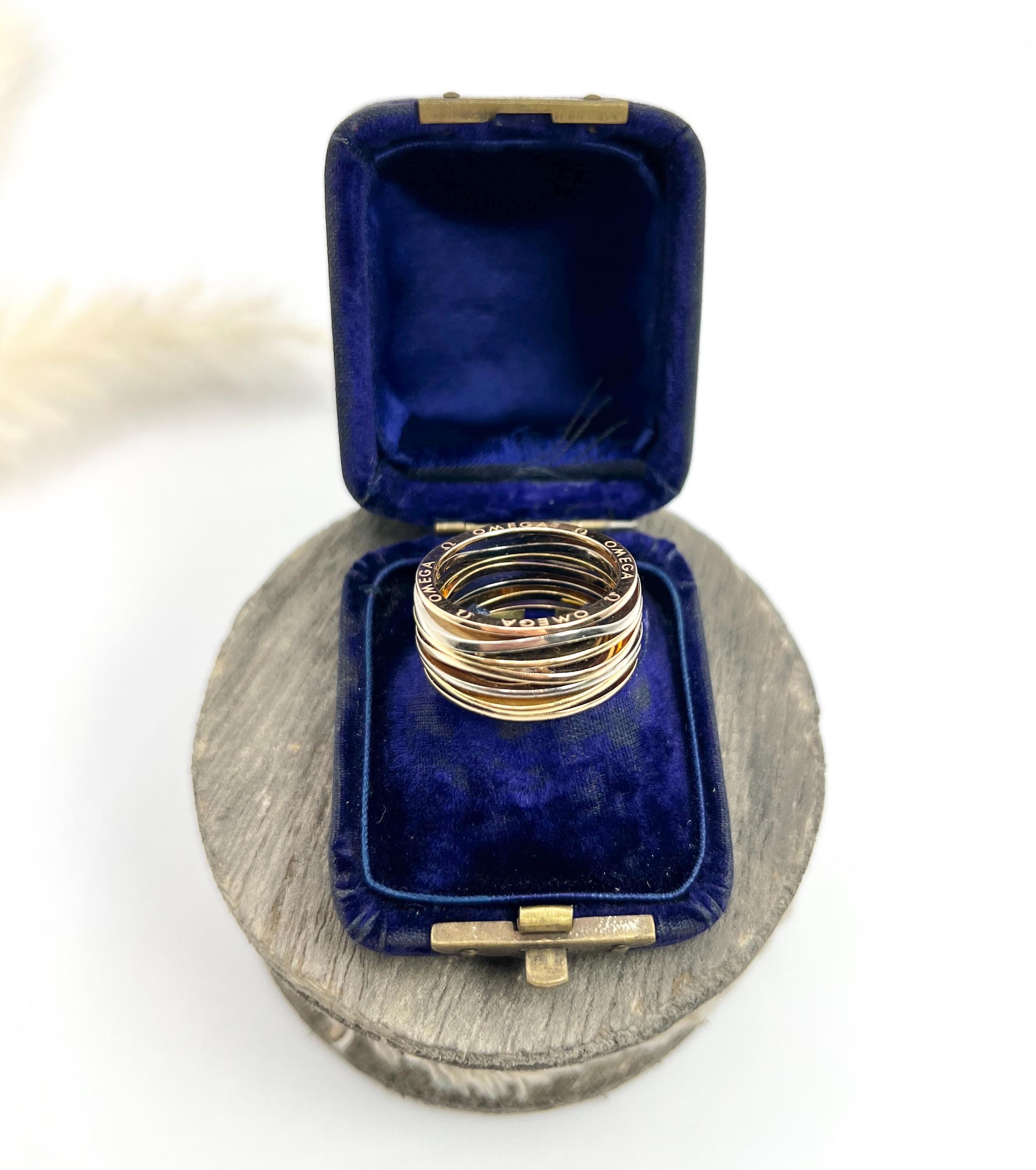 Vintage 18ct Gold Stamped, Omega Ladymatic Three Colour Gold Ripple Band Ring For Sale 4