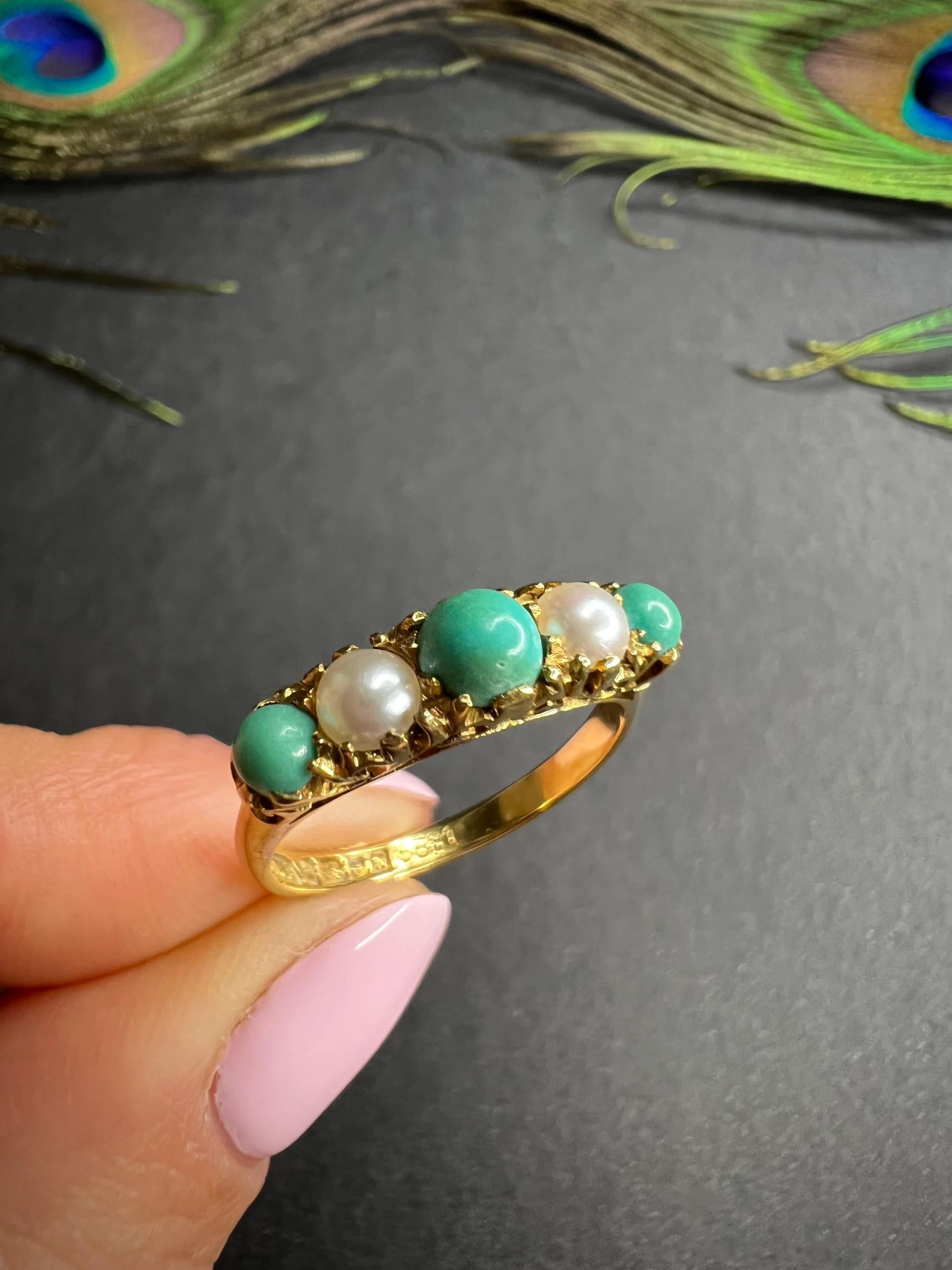 Women's or Men's Vintage 18ct Gold Turquoise & Pearl Carved Ring For Sale