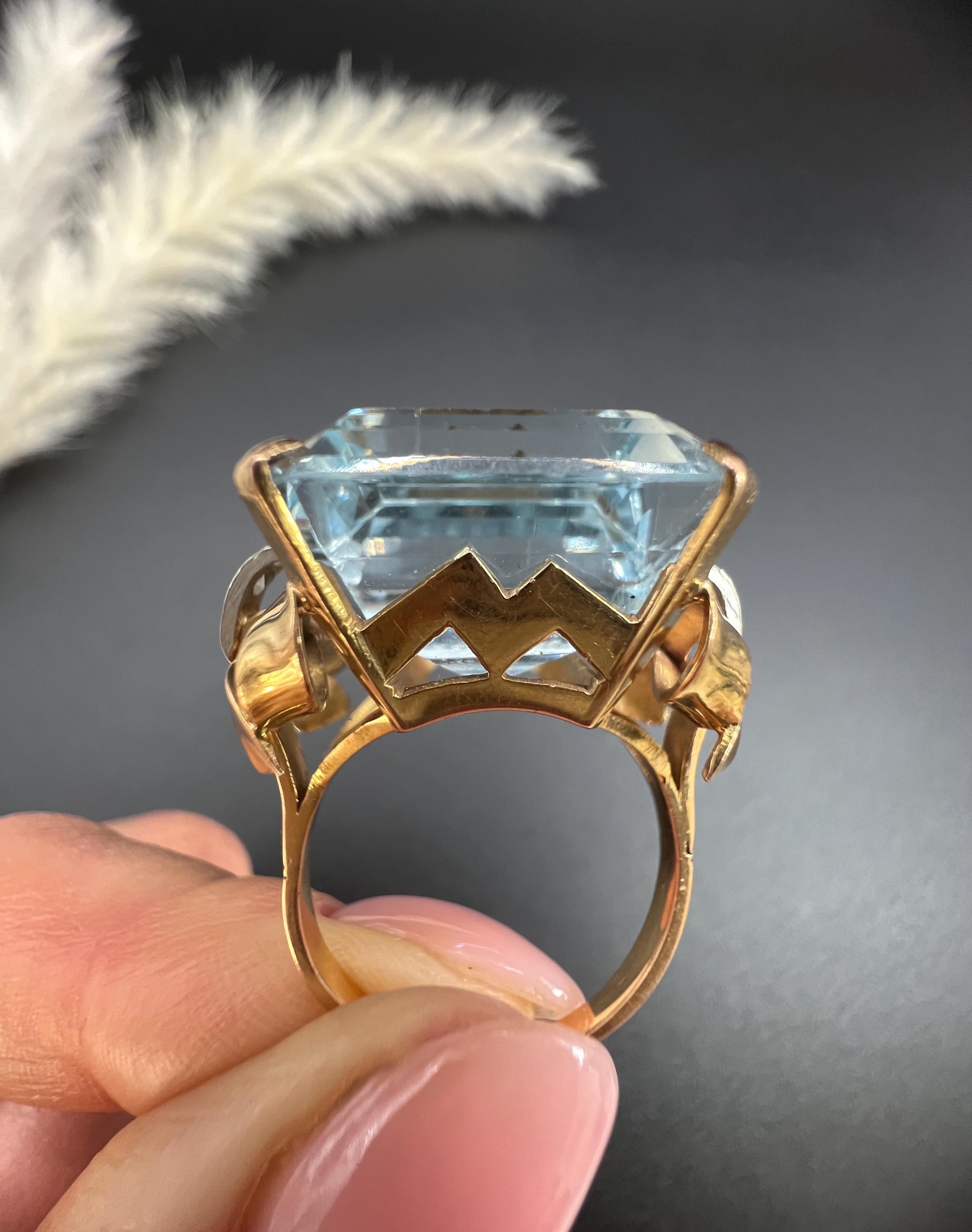 Vintage Topaz Cocktail Ring 

18ct Rose Gold

Circa 1940s

Step back in time to the elegance of the 1940s with this breathtaking cocktail ring, expertly crafted in 18ct rose gold. At its centre lies a magnificent blue topaz, boasting an impressive