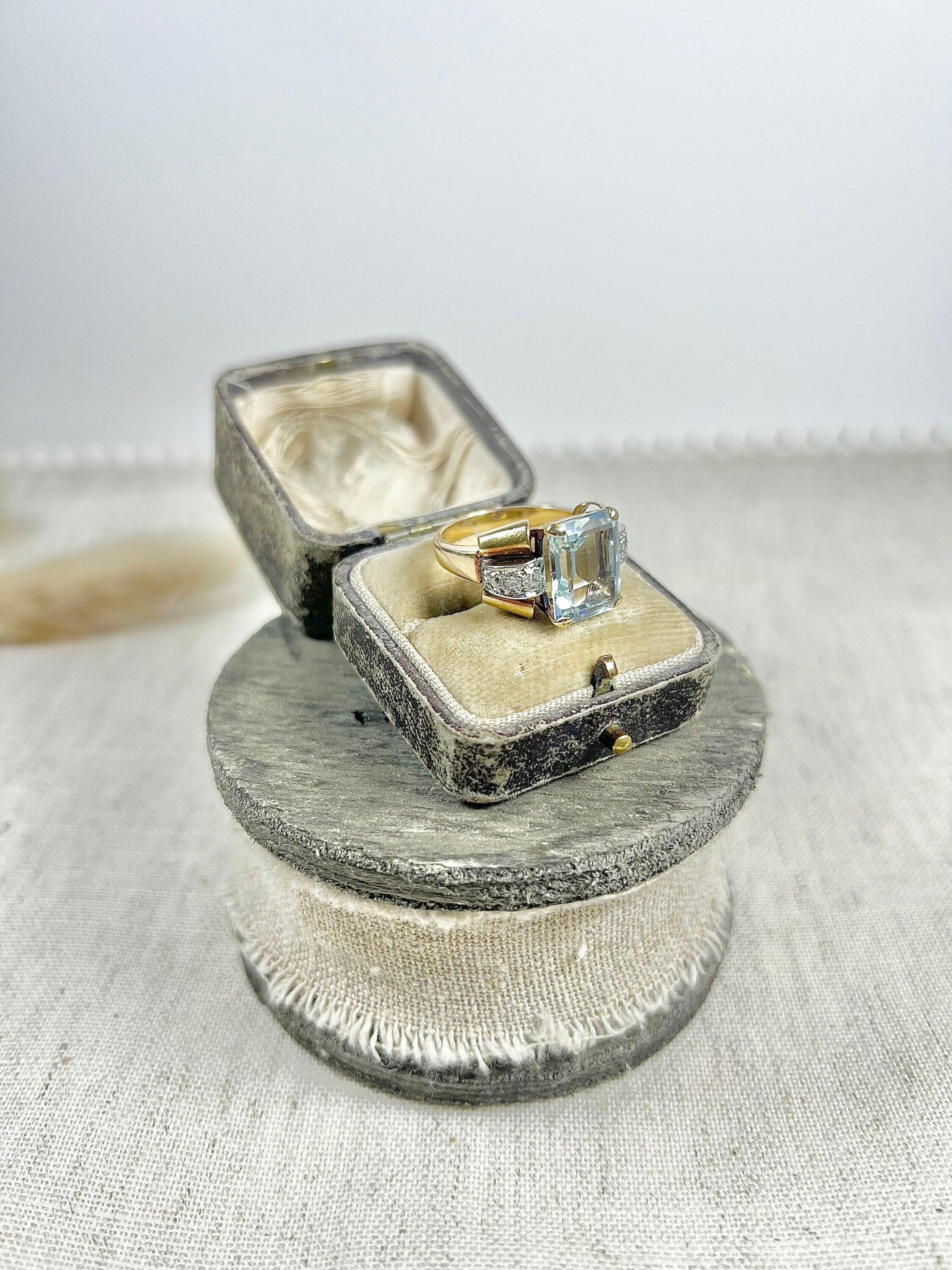 Vintage 18ct Rose Gold, 1940s Aquamarine & Diamond Cocktail Ring In Good Condition For Sale In Brighton, GB