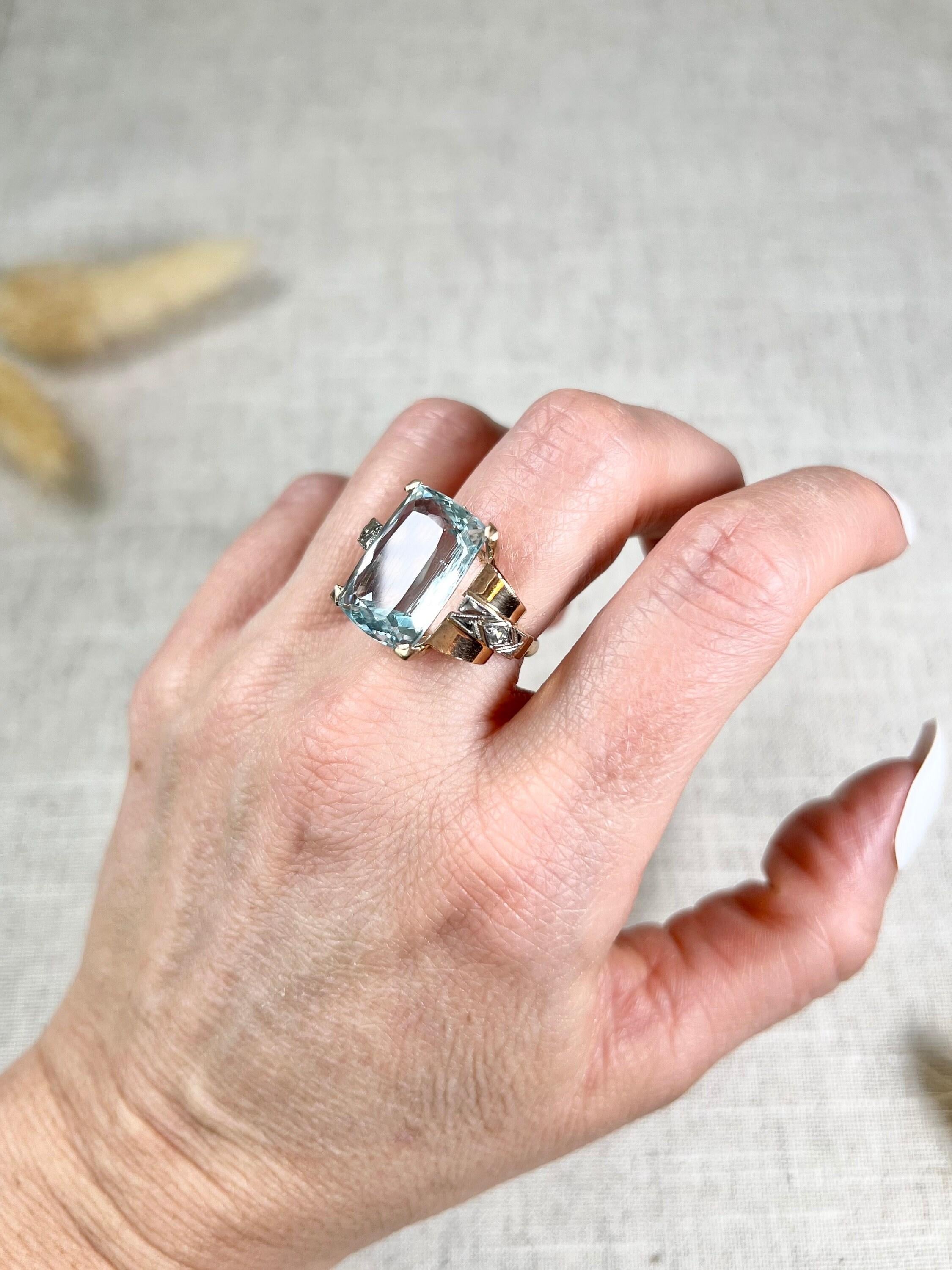 Vintage 18ct Rose Gold, 1940s Cushion Cut Aquamarine & Diamond Cocktail Ring For Sale 3