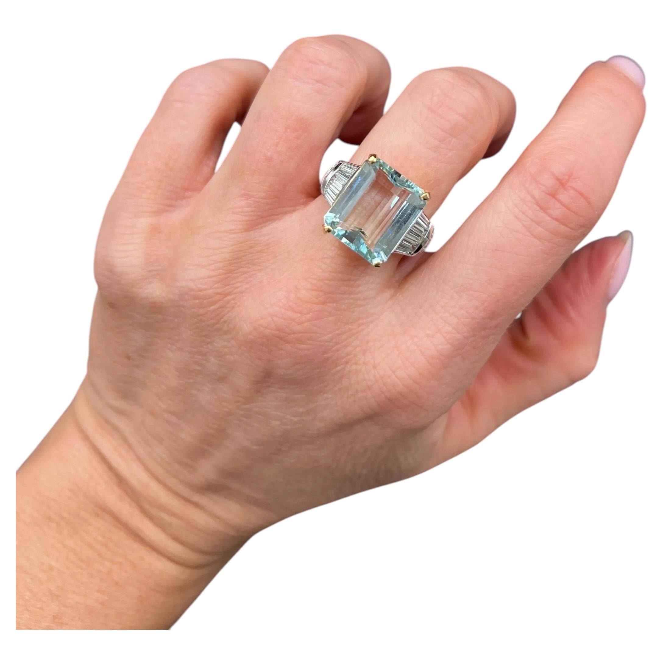 Bague de cocktail vintage en or bicolore 18 carats, avec aigue-marine et diamants