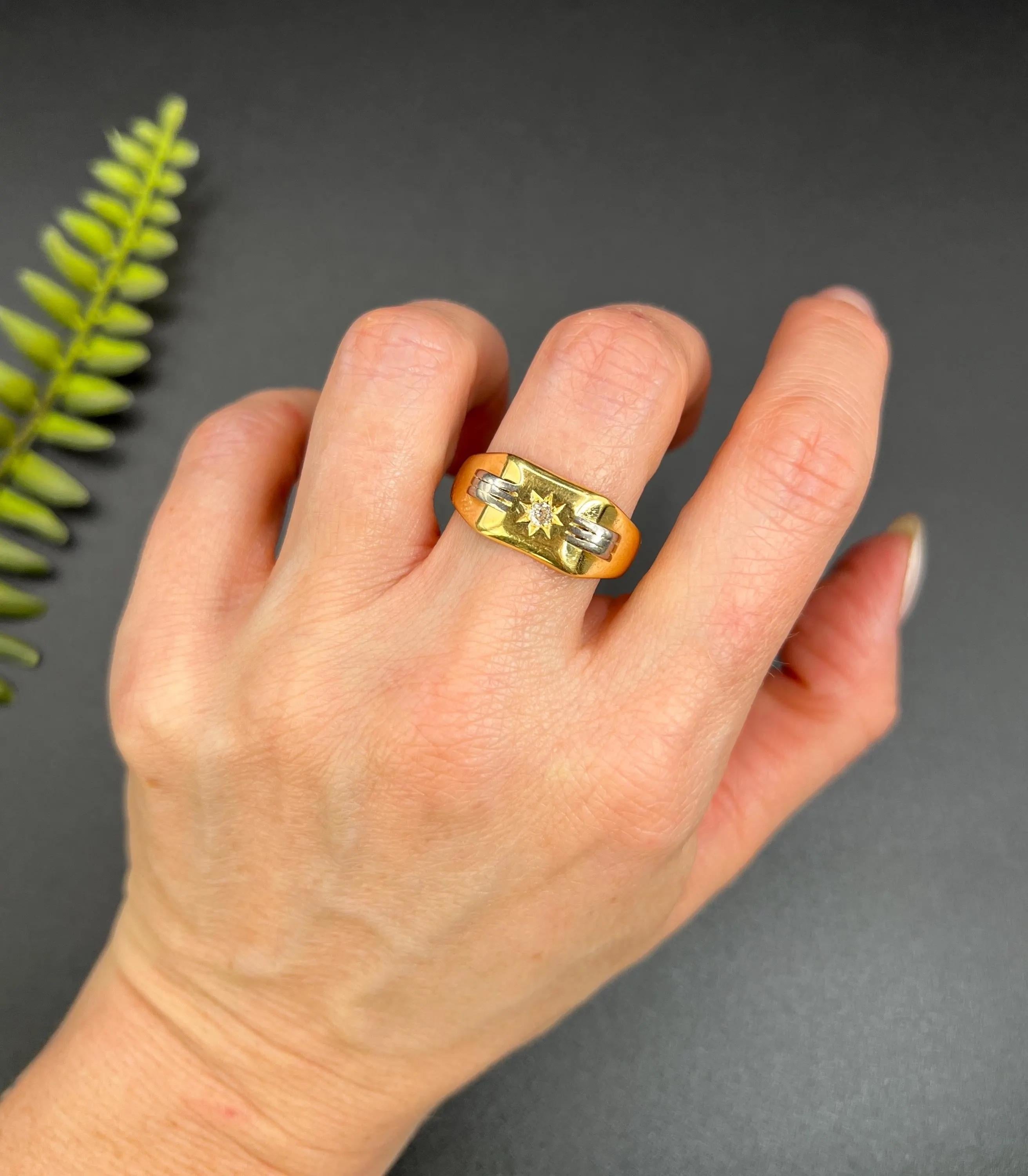 Vintage 18ct Two Colour Gold Star Set Diamond Signet Ring Hallmarked London 1939 For Sale 5