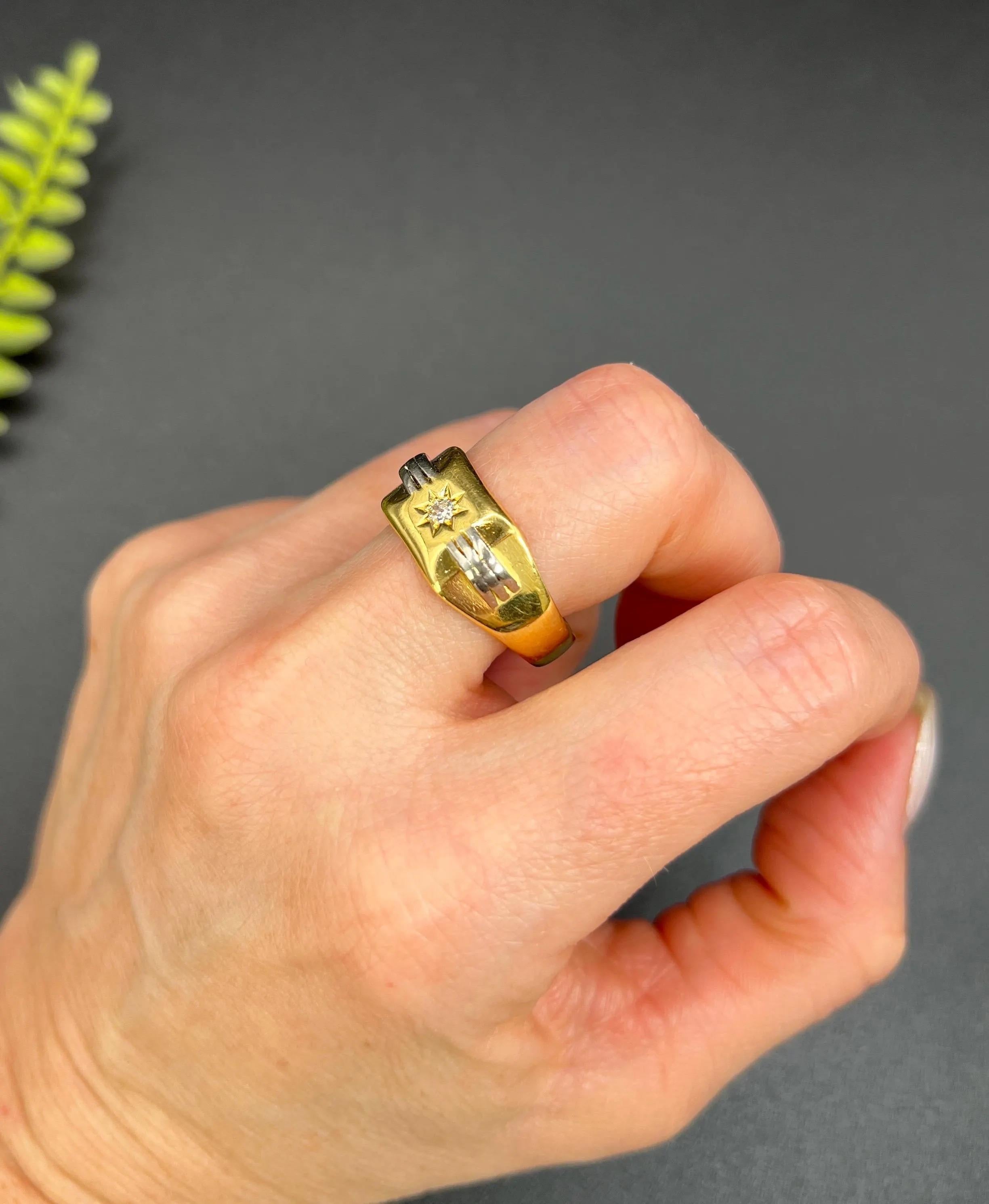 Vintage Signet Ring 

18ct Yellow & White Gold

Hallmarked London 1939

Makers Mark L W & G

Serial Number: 768156

Discover a stunning vintage 18ct yellow gold signet ring, an exquisite piece that effortlessly blends sophistication with a touch of
