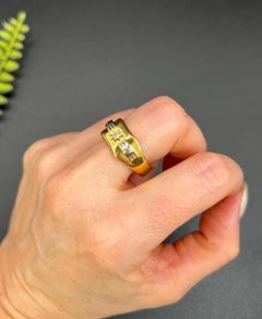 Vintage 18ct Two Colour Gold Star Set Diamond Signet Ring Hallmarked London 1939