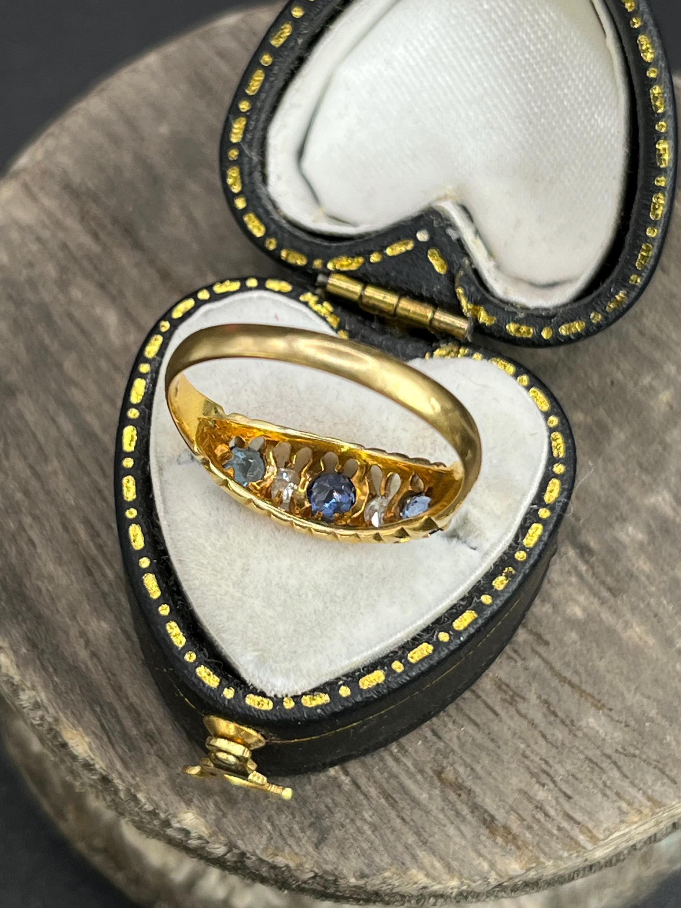 Anello vittoriano di 18 ct con zaffiro e diamante, con marchio Chester 1933 in vendita 1
