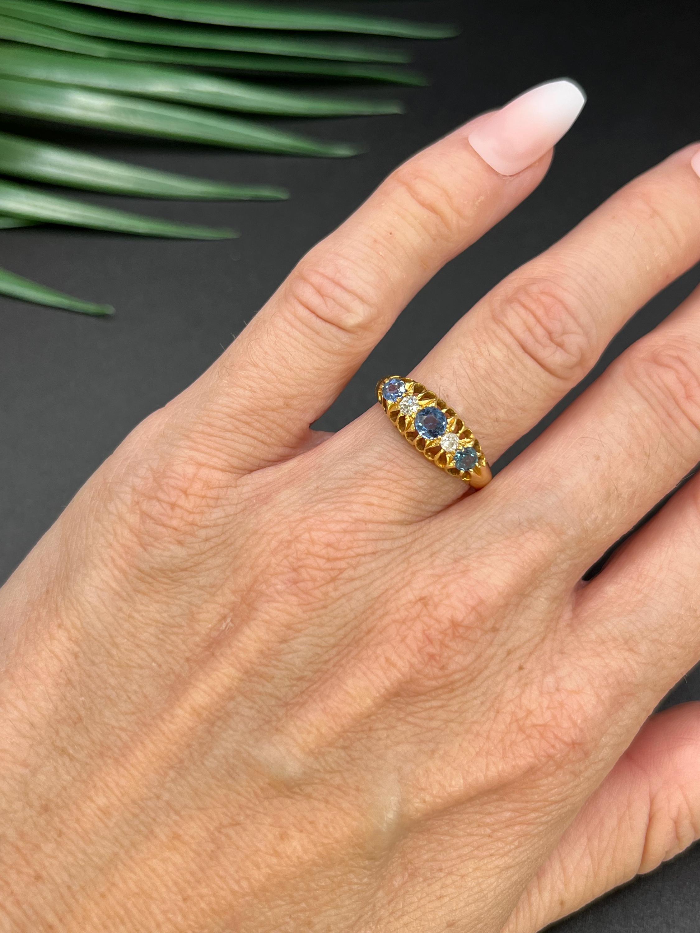 Anello vittoriano di 18 ct con zaffiro e diamante, con marchio Chester 1933 in vendita 4
