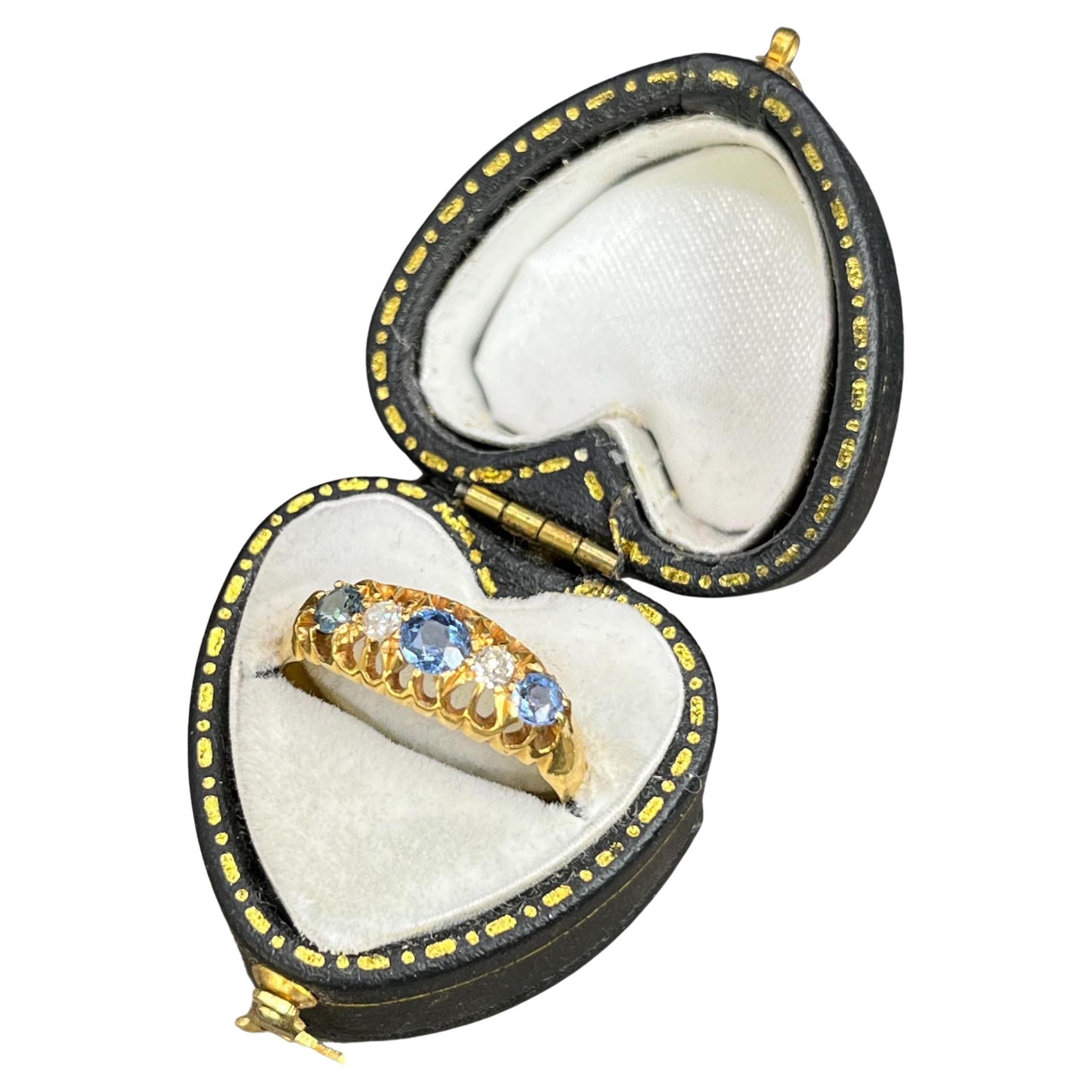 Anello vittoriano di 18 ct con zaffiro e diamante, con marchio Chester 1933 in vendita