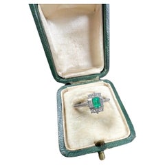 Vintage 18ct White Gold 1940's Emerald Cut, Smaragd & Diamant-Cluster-Ring
