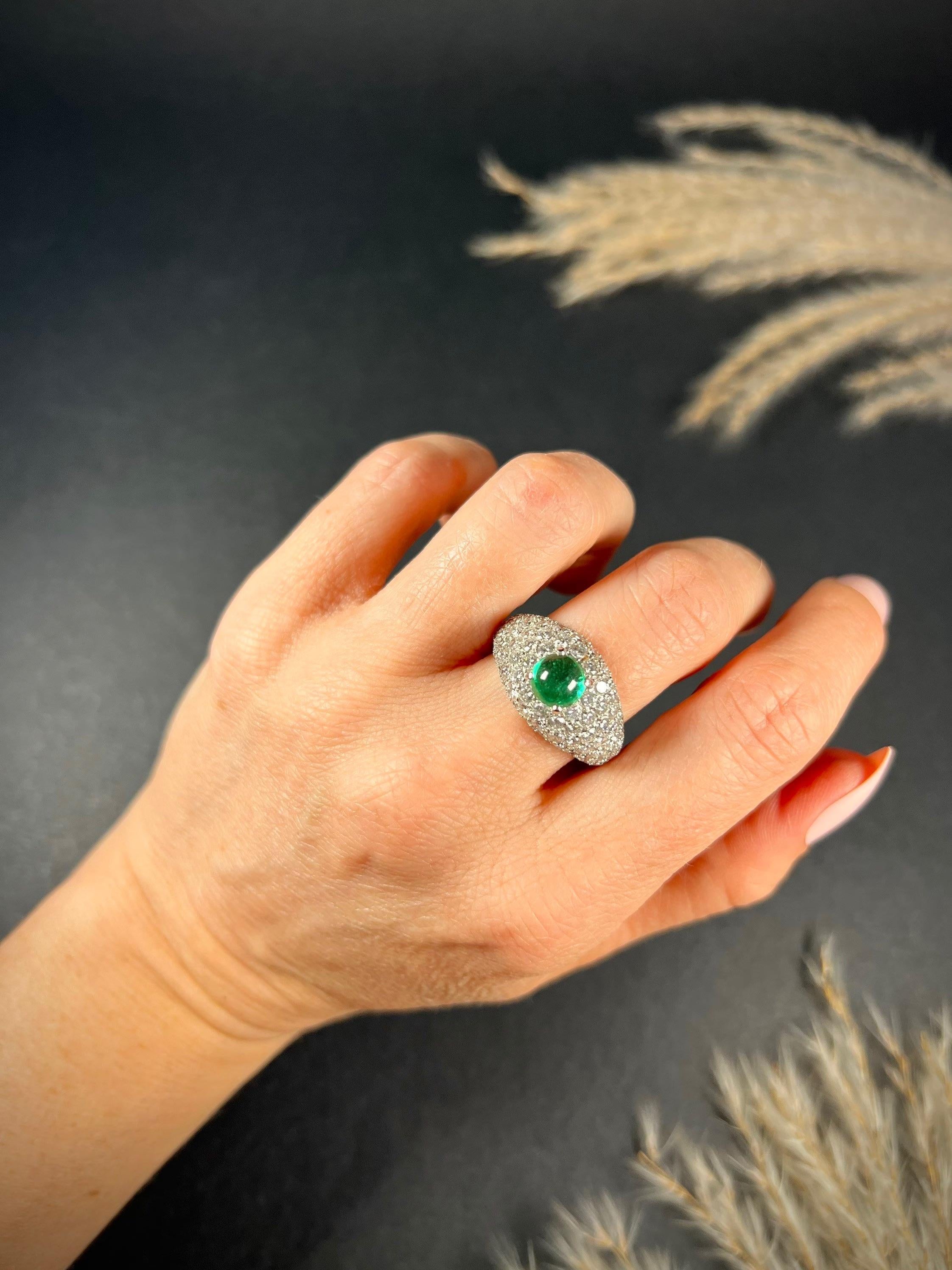 Vintage 18ct White Gold 1940’s French Emerald & Diamond Bombe Ring In Good Condition For Sale In Brighton, GB