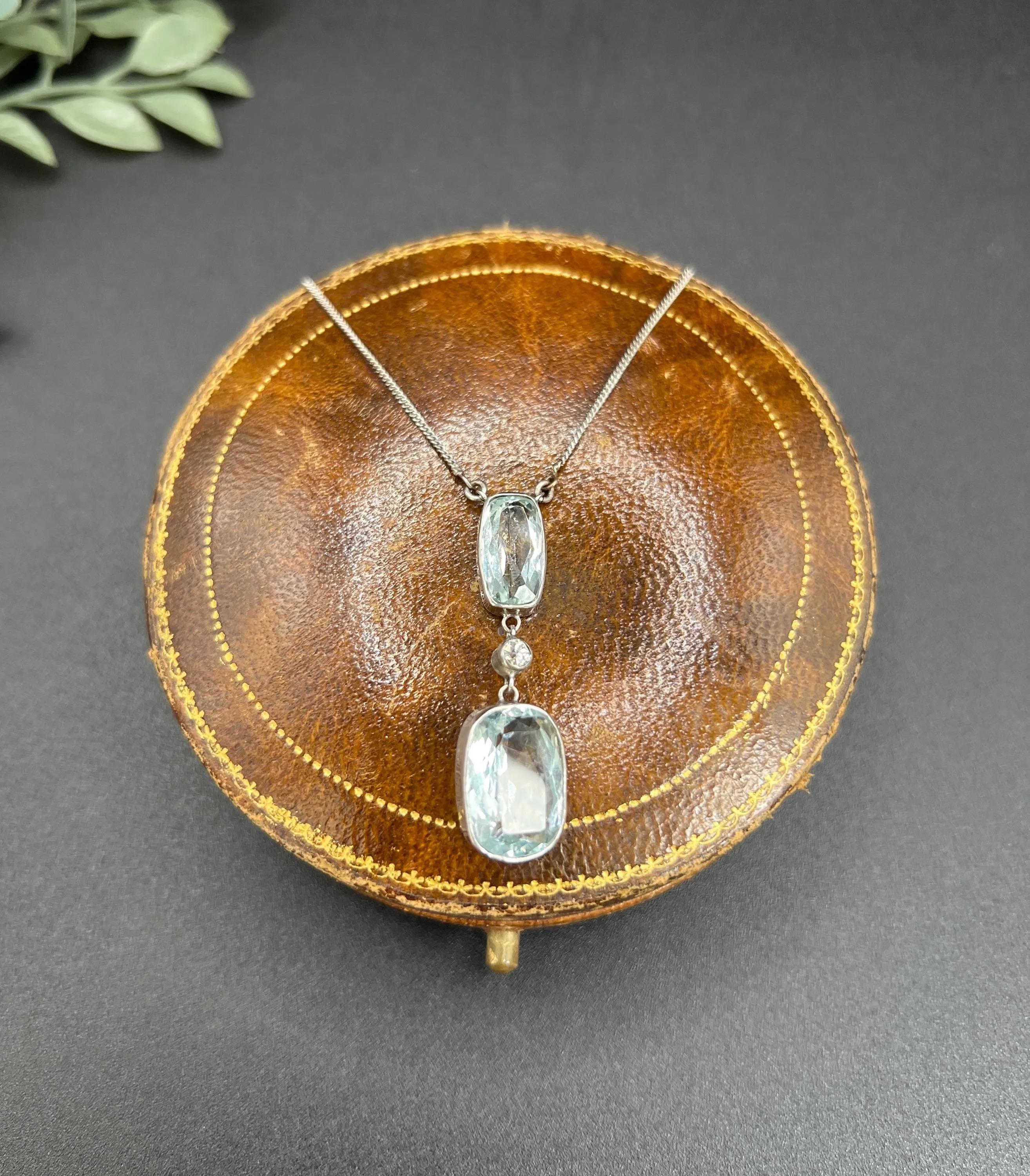 Collana con ciondolo in oro bianco 18ct, 1960, con acquamarina e diamante in vendita 6