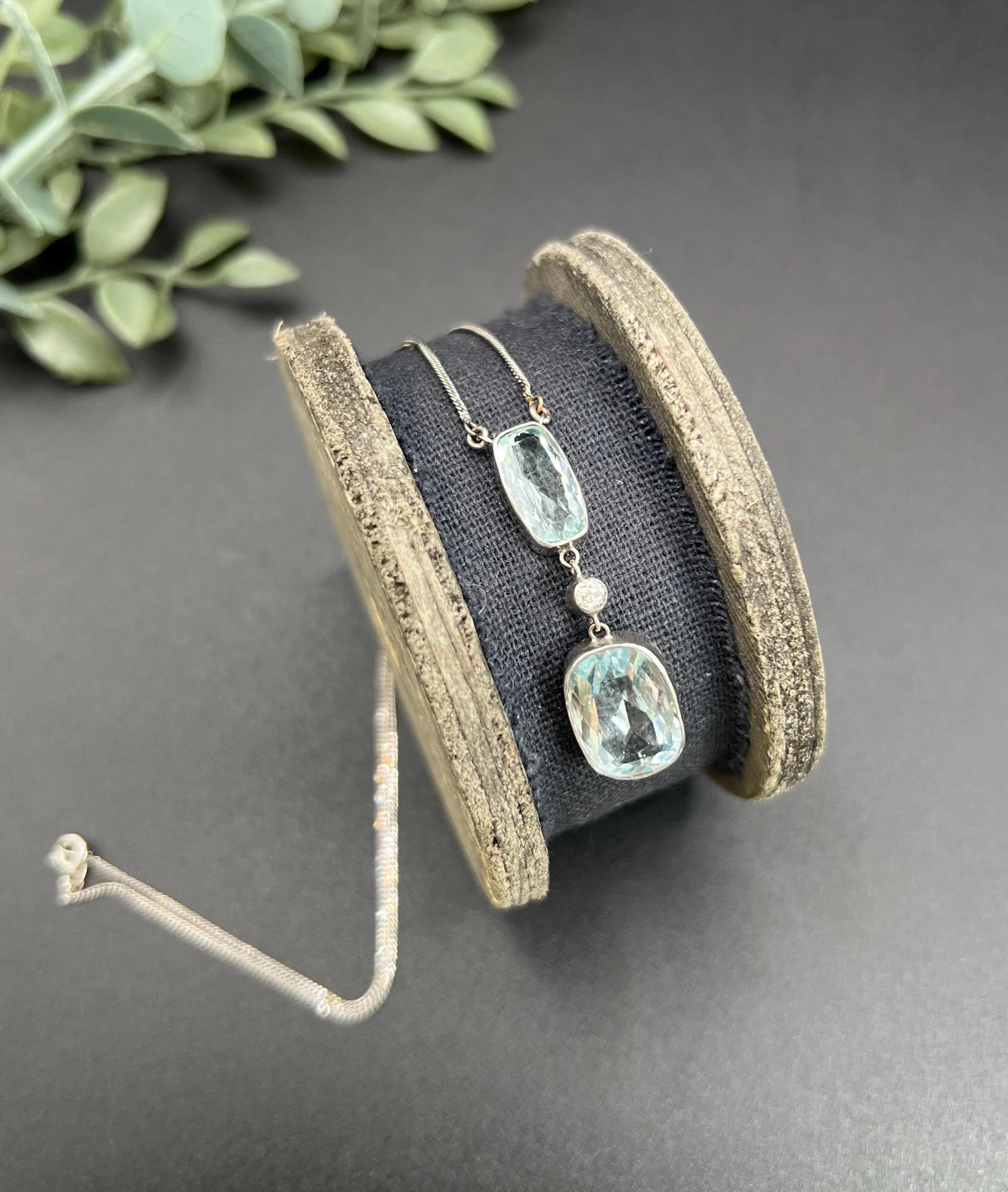 Vintage 18ct Weißgold, 1960er Jahre Aquamarin & Diamant-Anhänger Halskette im Angebot 3