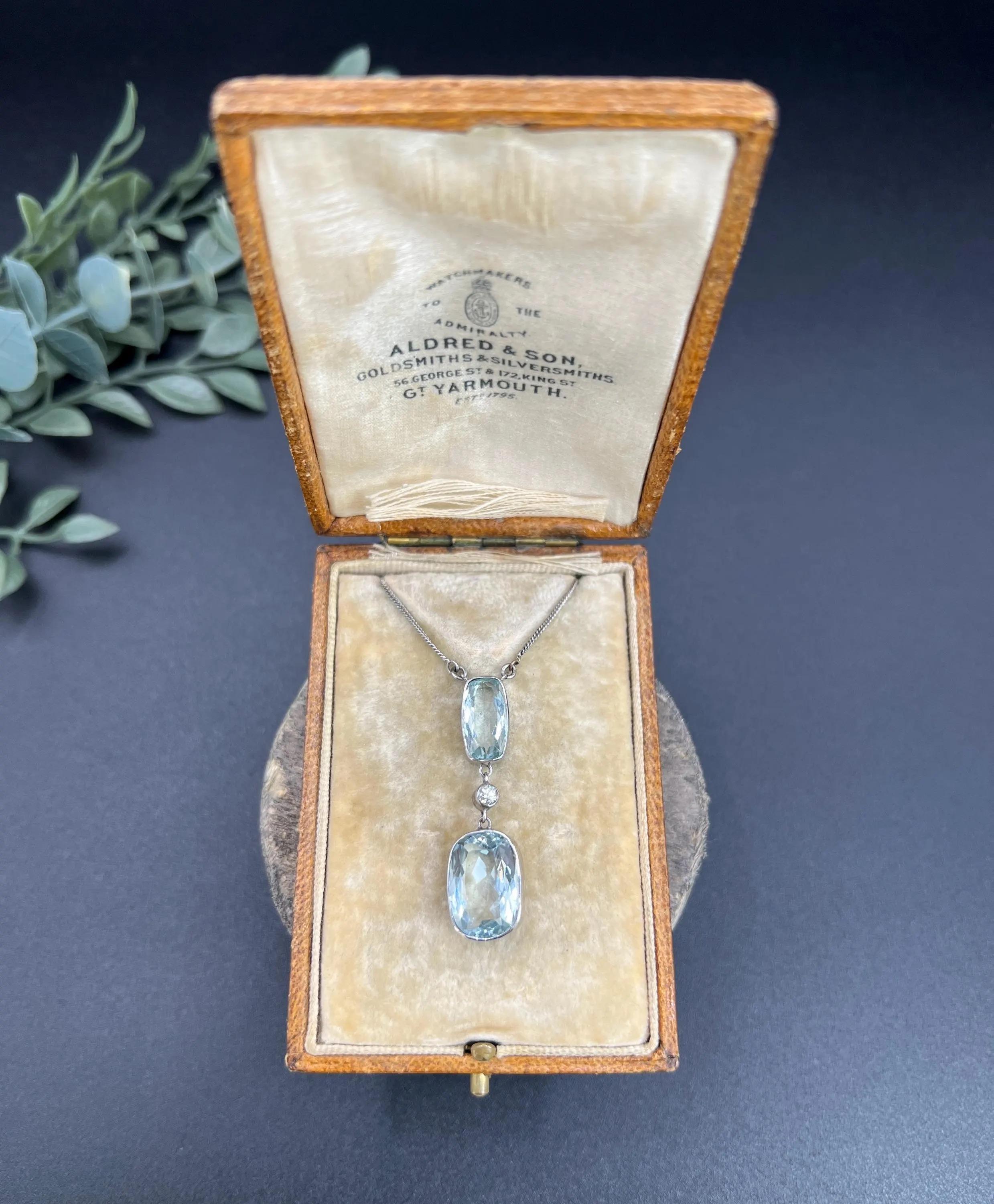 Collana con ciondolo in oro bianco 18ct, 1960, con acquamarina e diamante in vendita 4