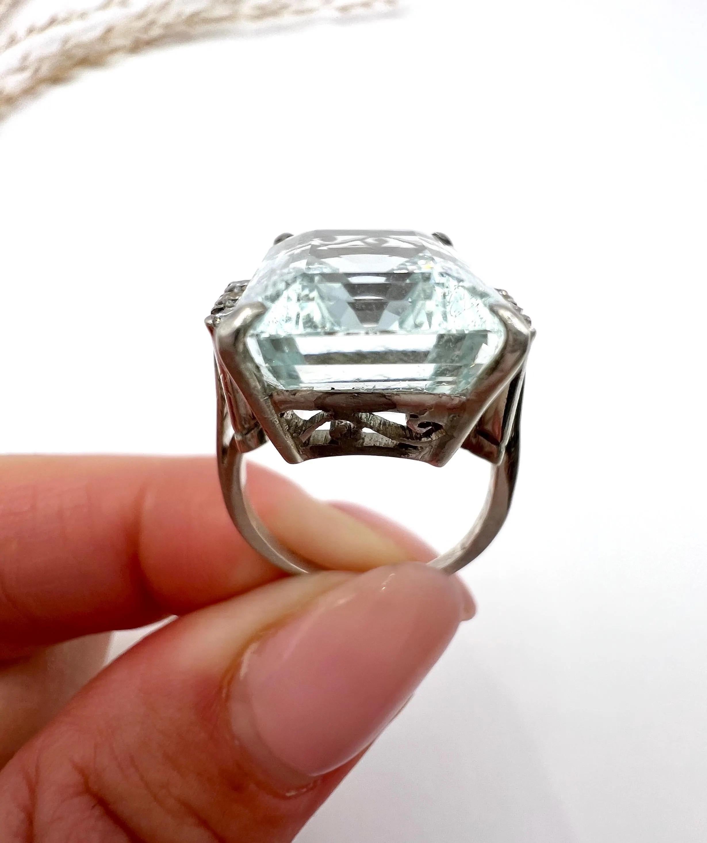 Vintage 18ct White Gold, 1960er Jahre Großer Aquamarin & Diamant Cocktail Ring im Angebot 3