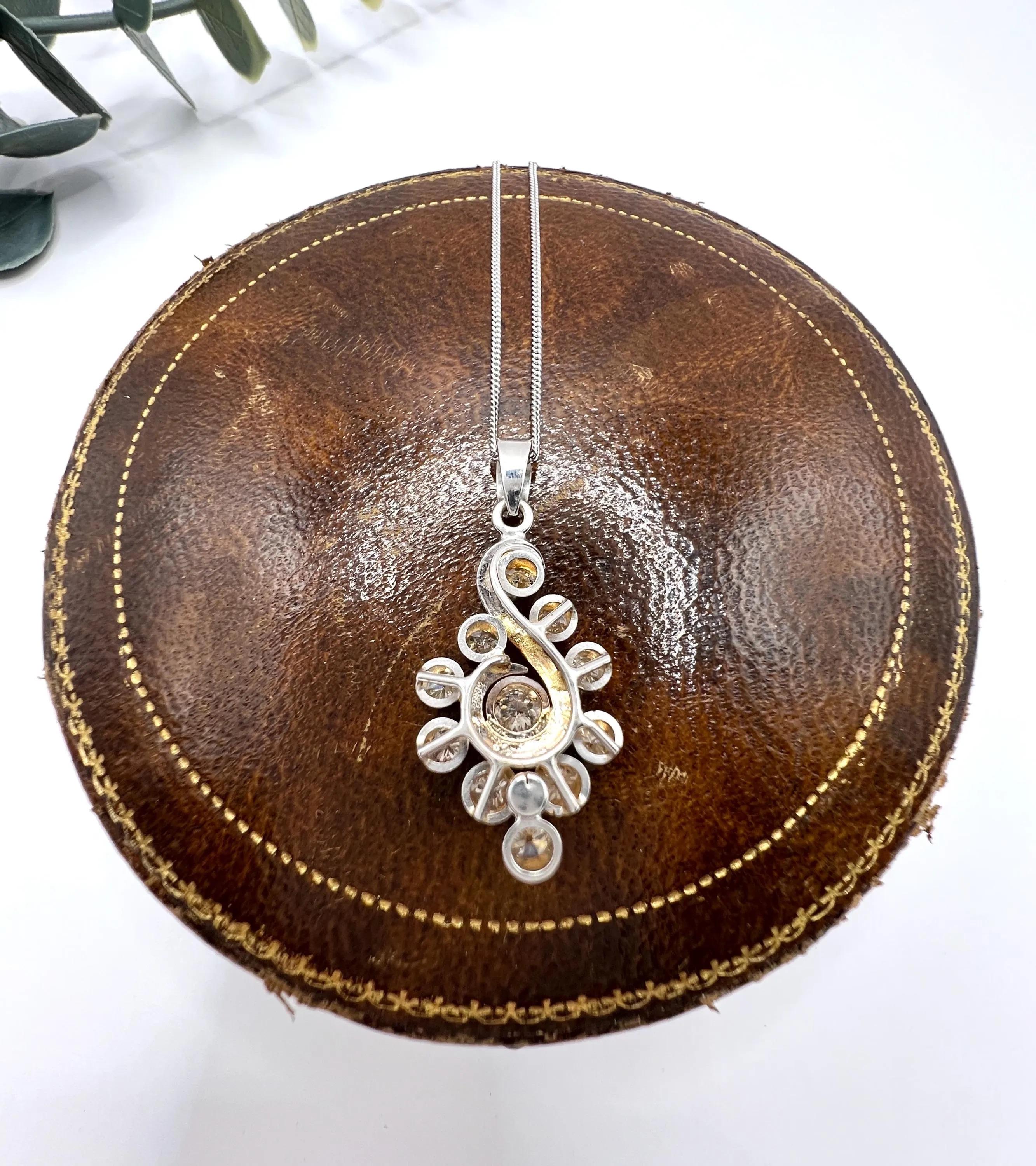 Vintage 18ct Weißgold, 1980er Jahre 1,20 Karat Diamond Swirl Anhänger Halskette im Angebot 8