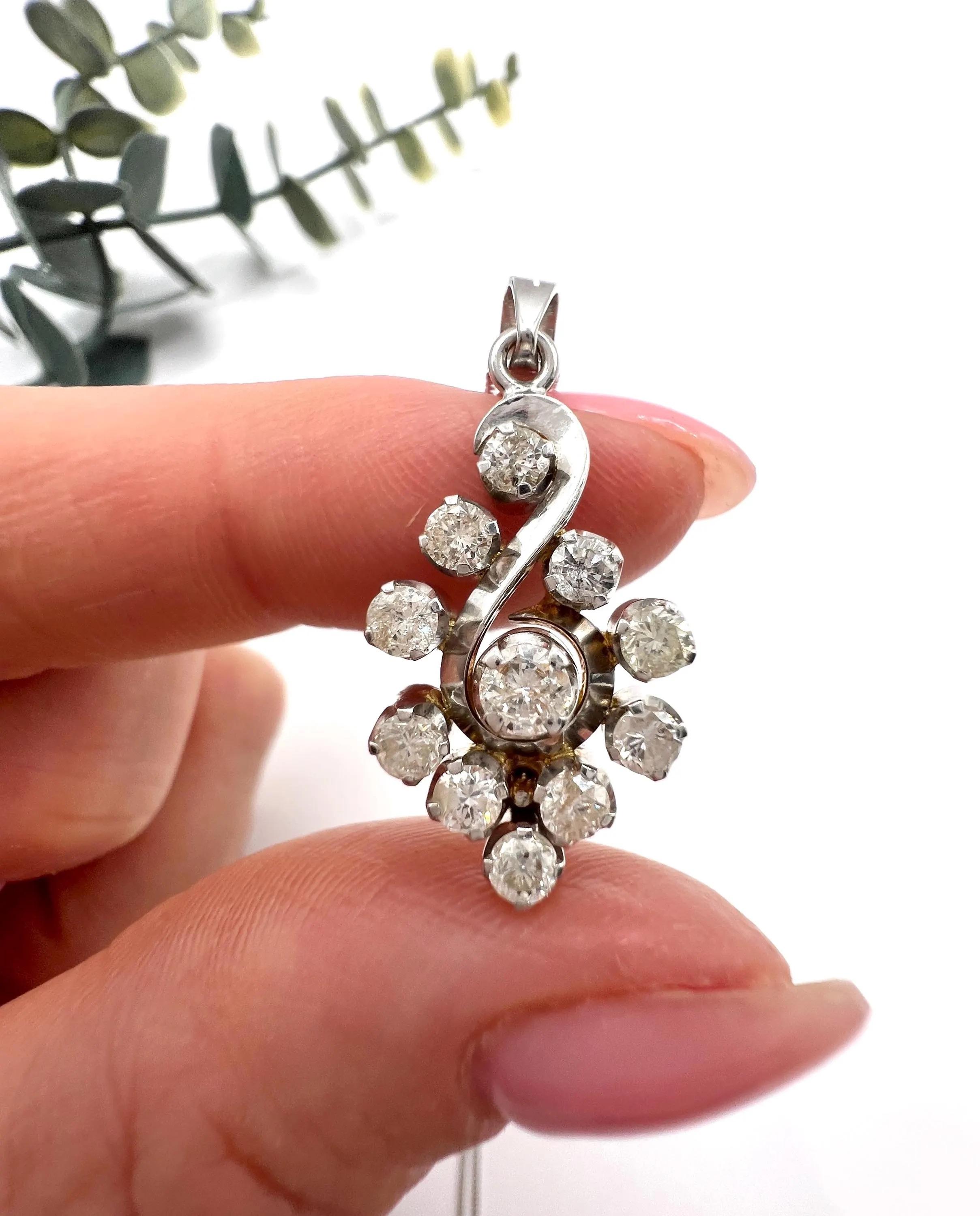 Vintage 18ct Weißgold, 1980er Jahre 1,20 Karat Diamond Swirl Anhänger Halskette für Damen oder Herren im Angebot