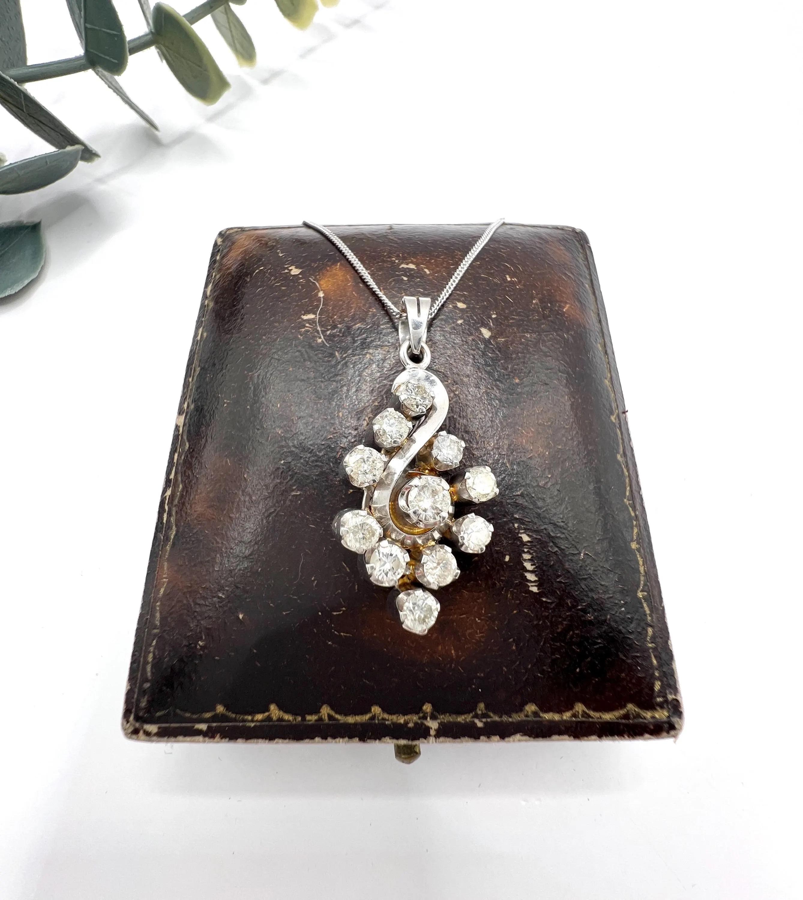 Vintage 18ct Weißgold, 1980er Jahre 1,20 Karat Diamond Swirl Anhänger Halskette im Angebot 2