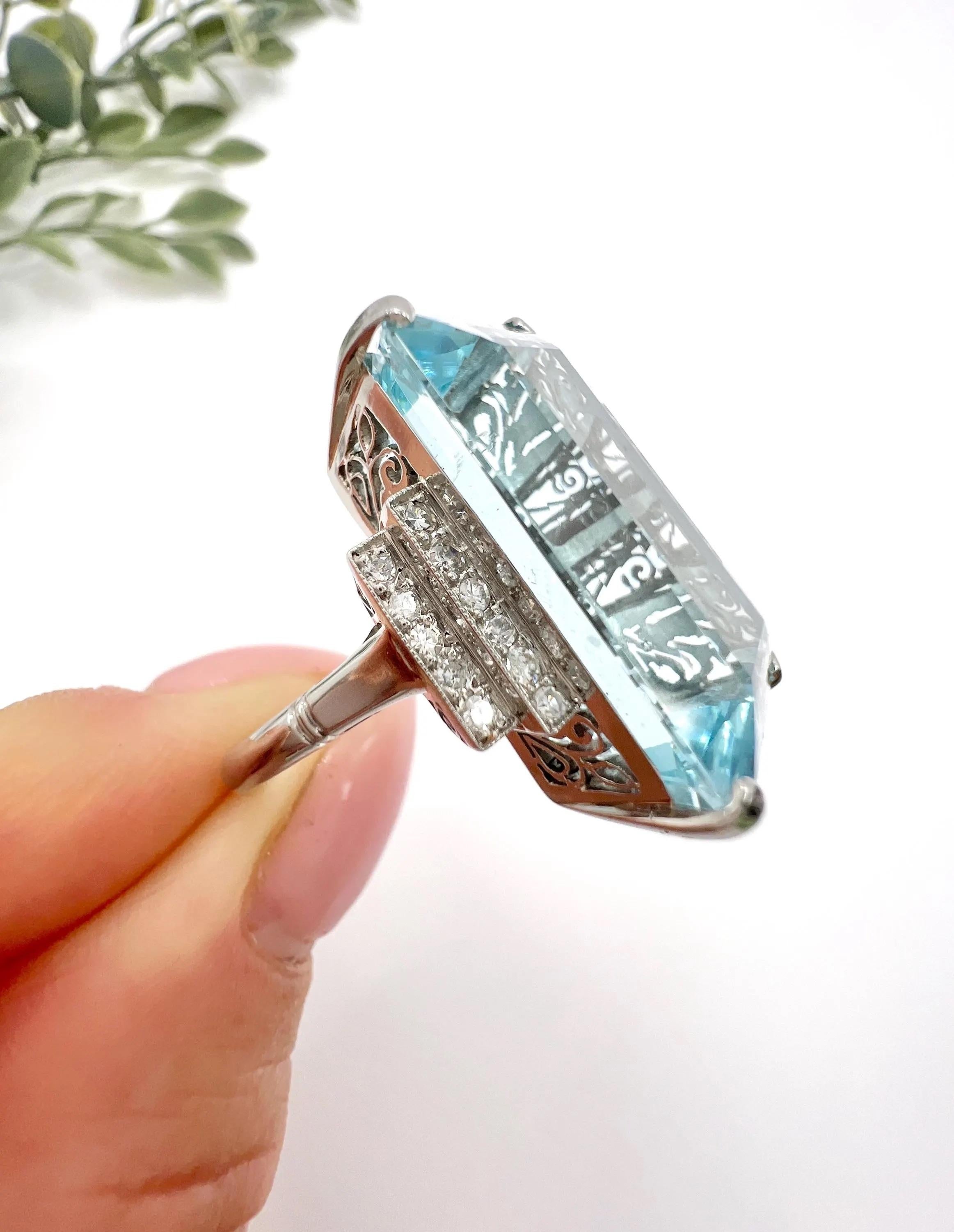 Bague cocktail vintage en or blanc 18ct, aigue-marine de 25,66 carats et diamants Bon état - En vente à Brighton, GB