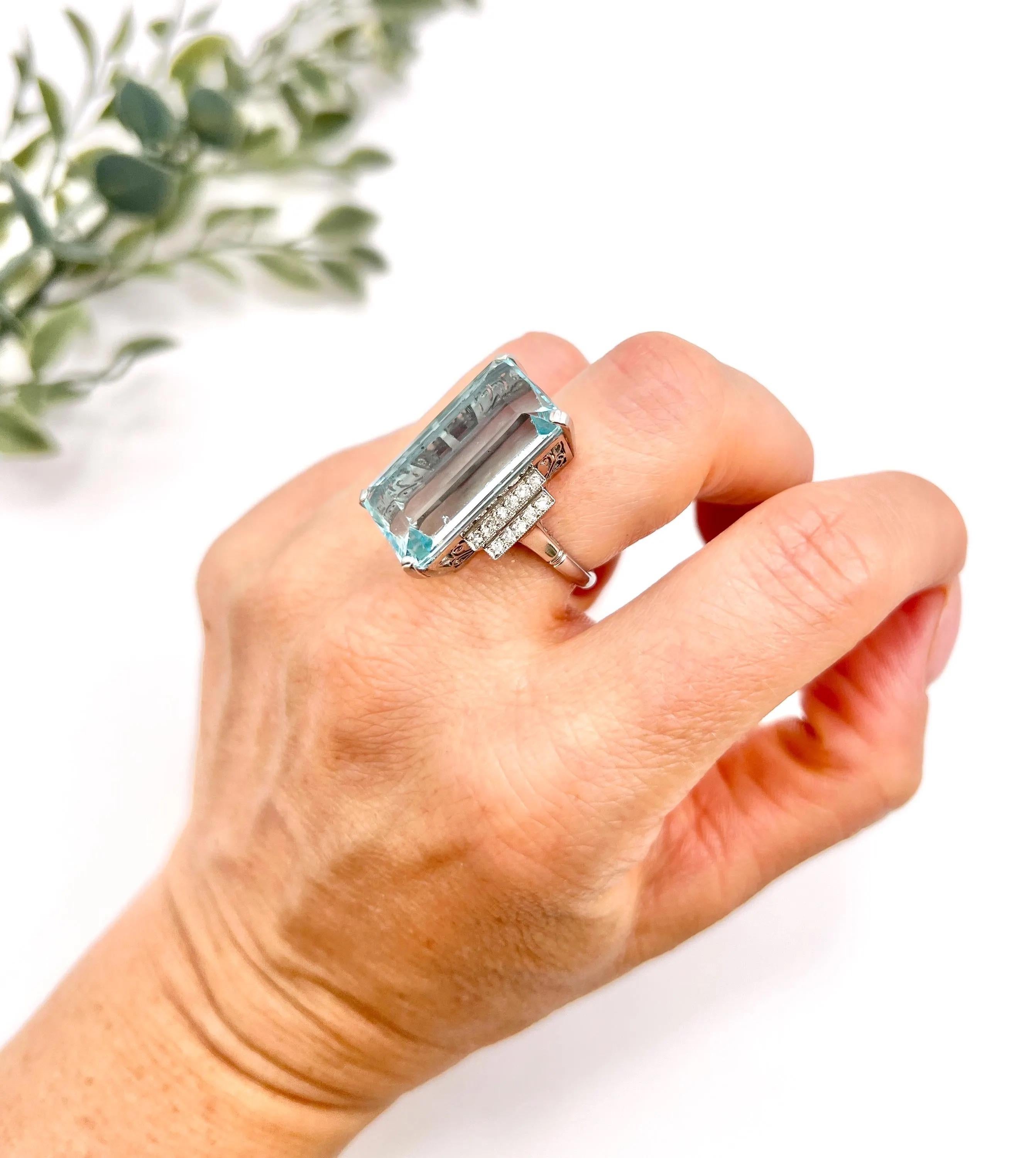 Bague cocktail vintage en or blanc 18ct, aigue-marine de 25,66 carats et diamants en vente 2